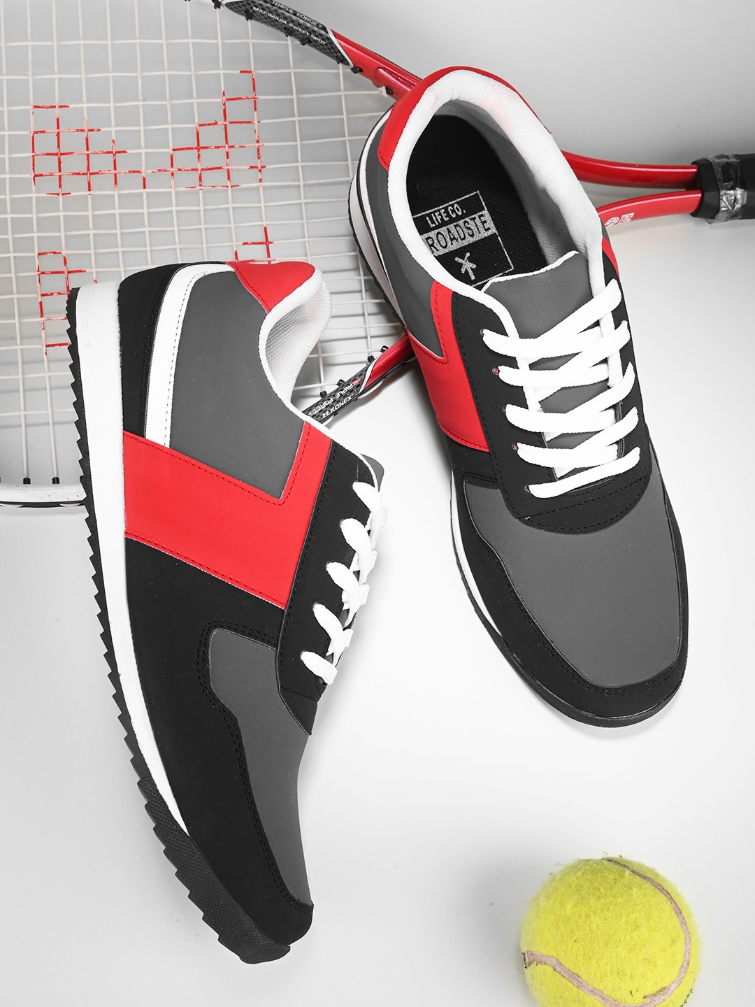 

The Roadster Lifestyle Co. Men Black & Grey Colourblocked Sneakers