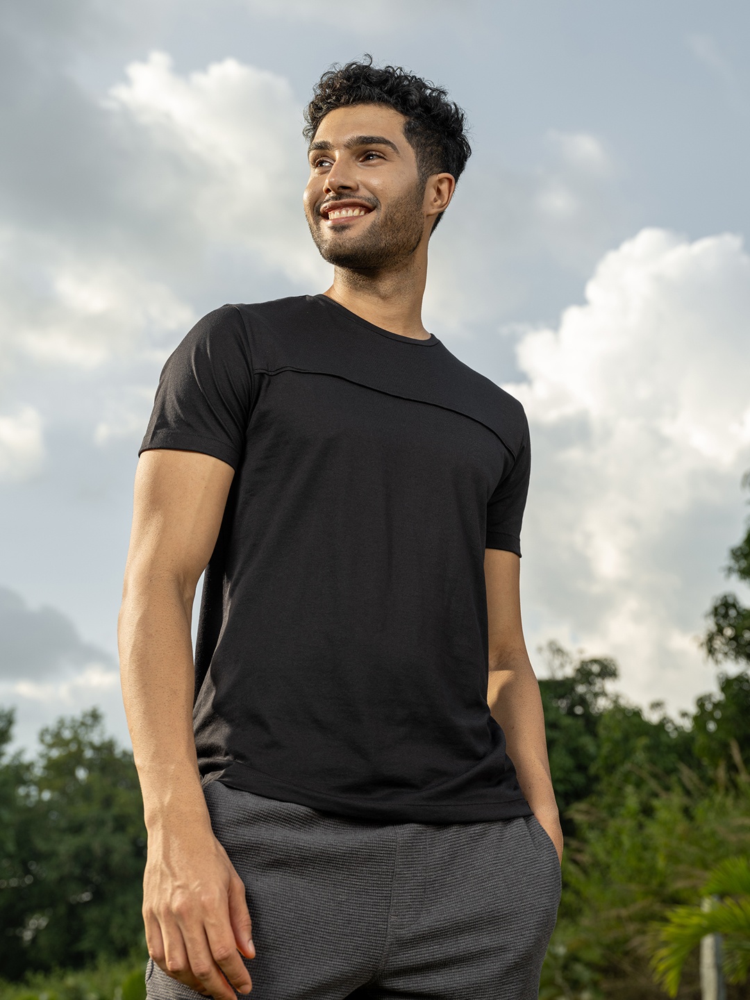 

DAMENSCH Breeze Regular Fit Ultralight Solid Premium Combed Cotton Vortex Blend T-Shirt, Black