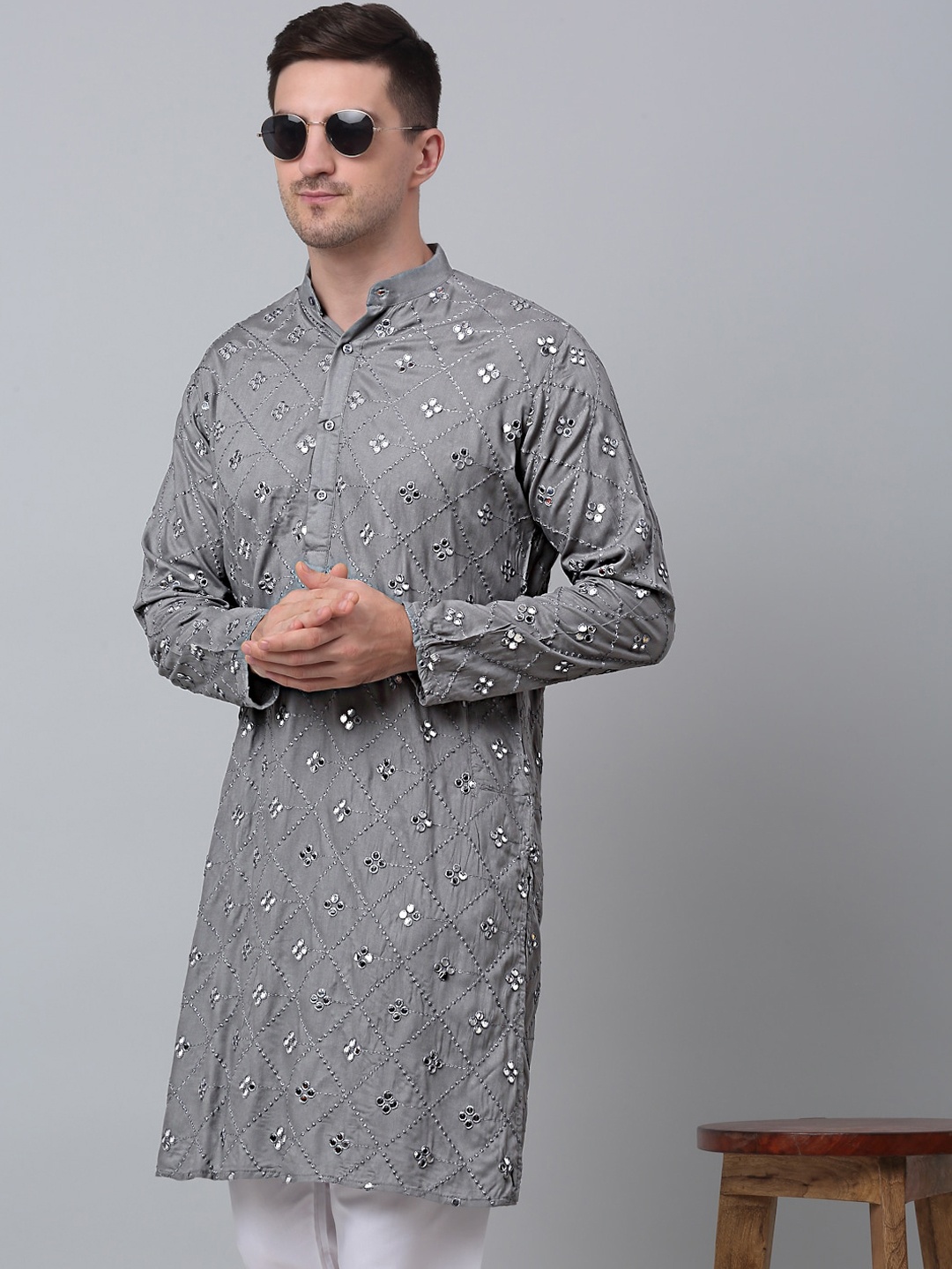 

Jompers Geometric Embroidered Mandarin Collar Mirror Work Pure Cotton Kurta, Grey