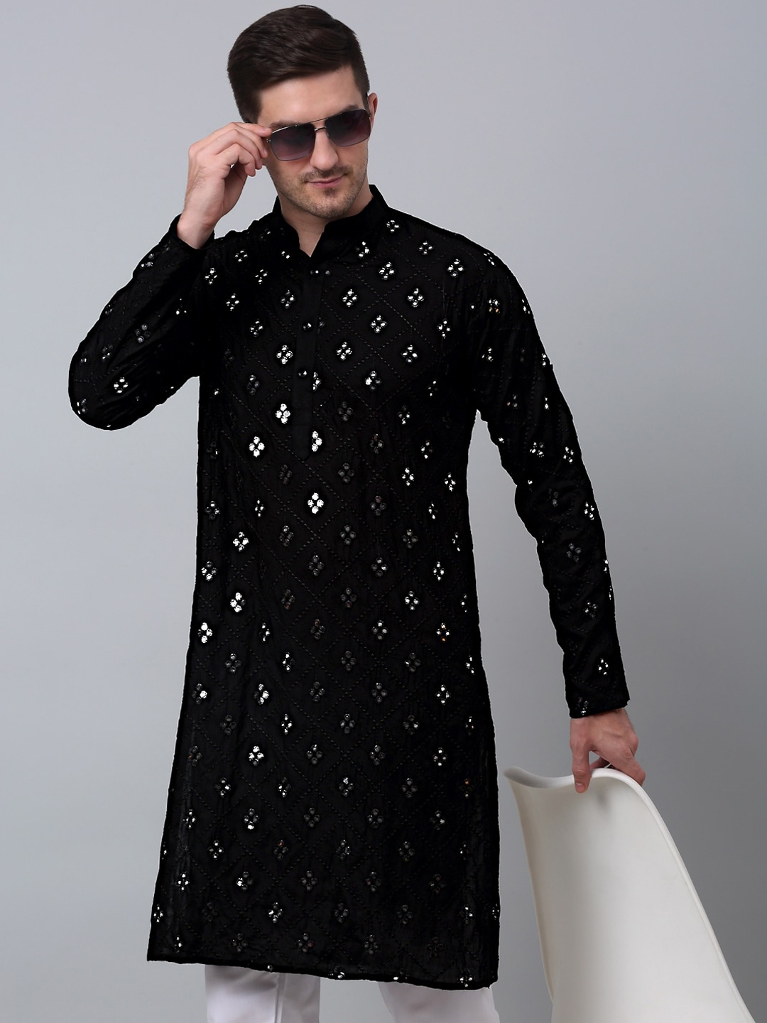 

Jompers Geometric Embroidered Mandarin Collar Mirror Work Pure Cotton Kurta, Black