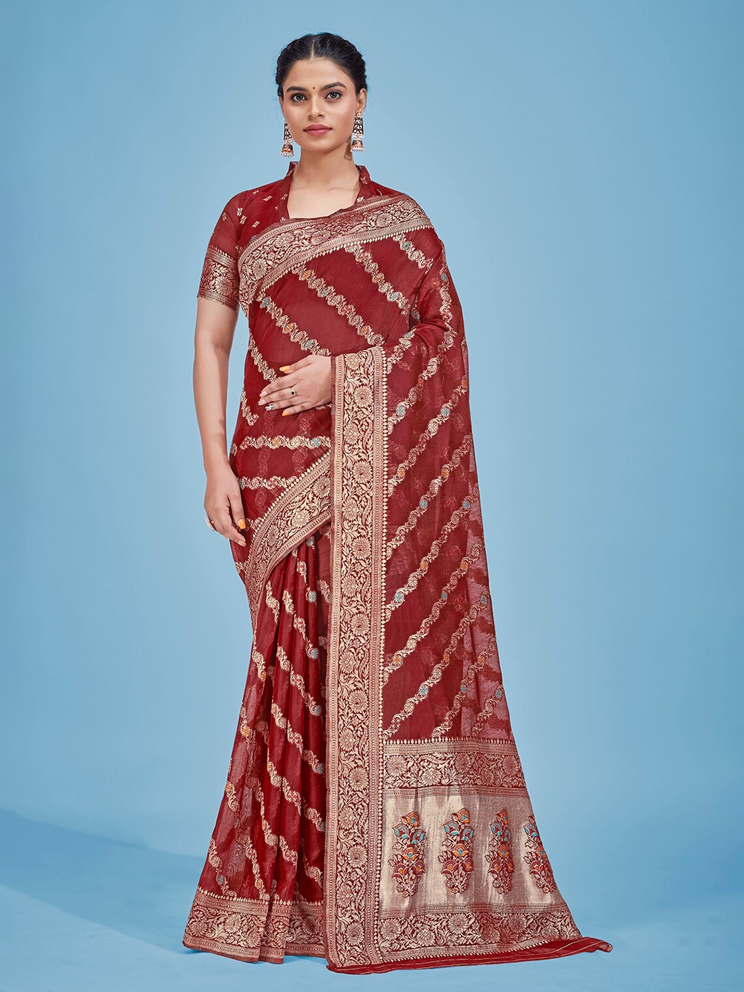 

MONJOLIKA FASHION Floral Embroidered Zari Leheriya Saree, Red