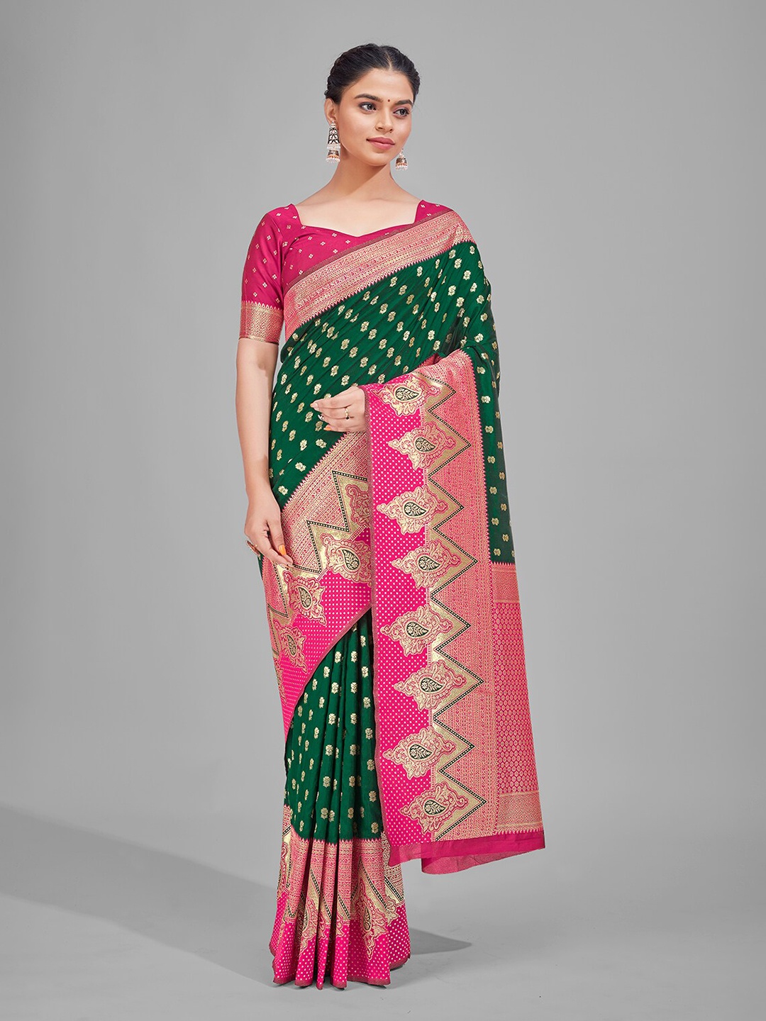 

MONJOLIKA FASHION Woven Design Zari Silk Blend Kanjeevaram Saree, Green