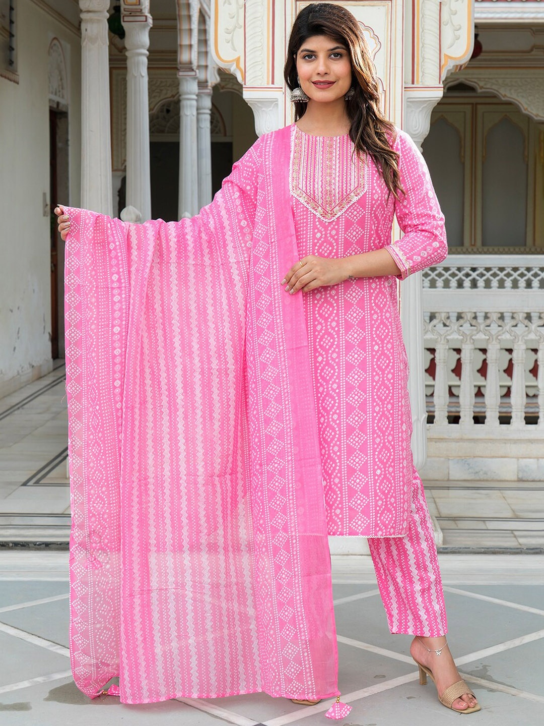

IkDaiya Round Neck Bandhani Thread Work Pure Cotton Kurta & Trousers With Dupatta, Pink
