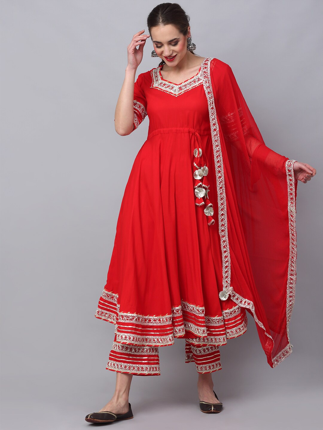 

Rudra Bazaar Sweetheart Neck Empire Anarkali Gotta Patti Kurta Set With Dupatta, Red