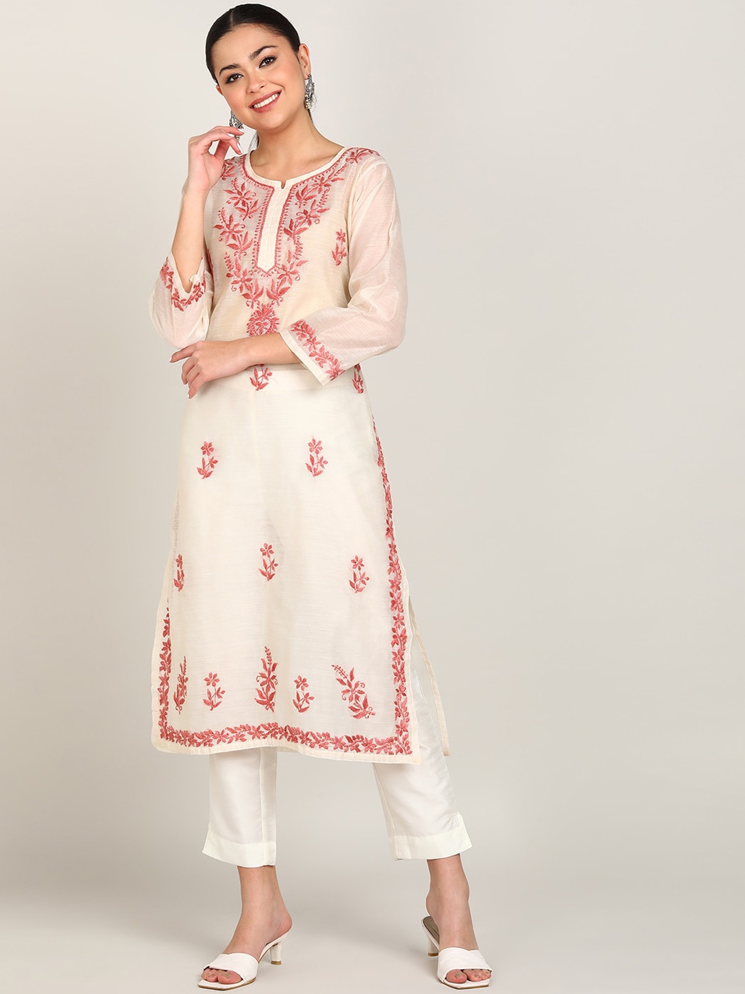 

VAHSON Women Floral Embroidered Chikankari Straight Kurta, Beige