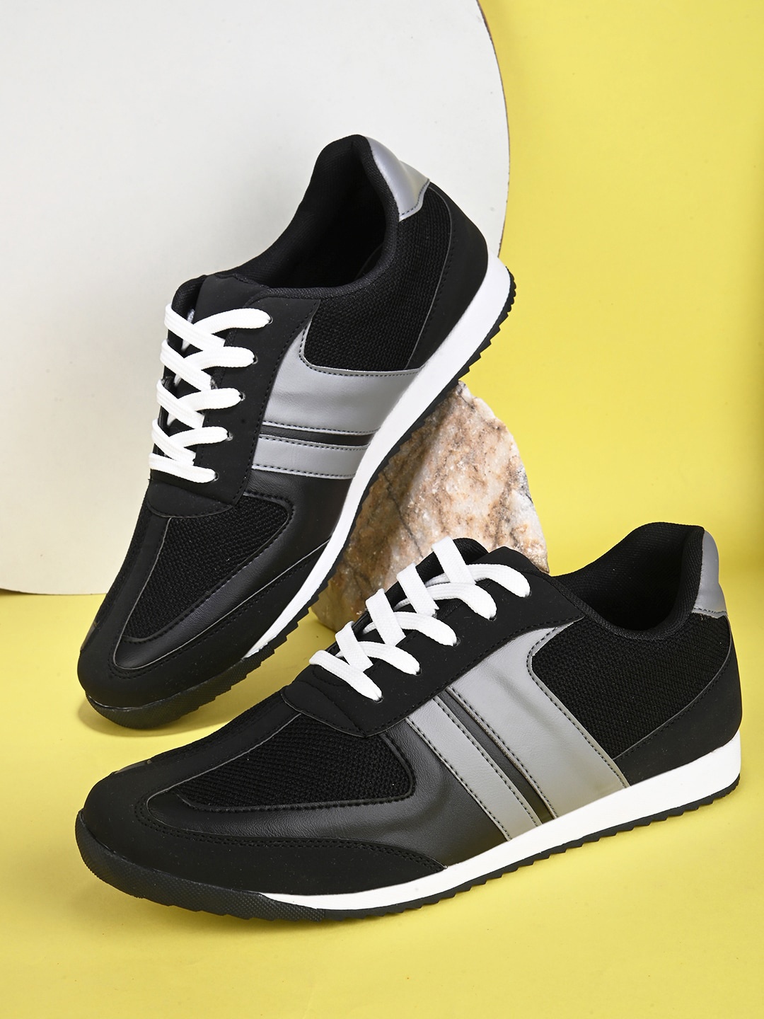

Mast & Harbour Men Black & Grey Colourblocked Sneakers