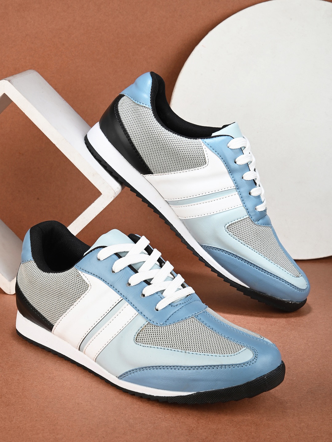 

Mast & Harbour Men Blue & White Colourblocked Sneakers