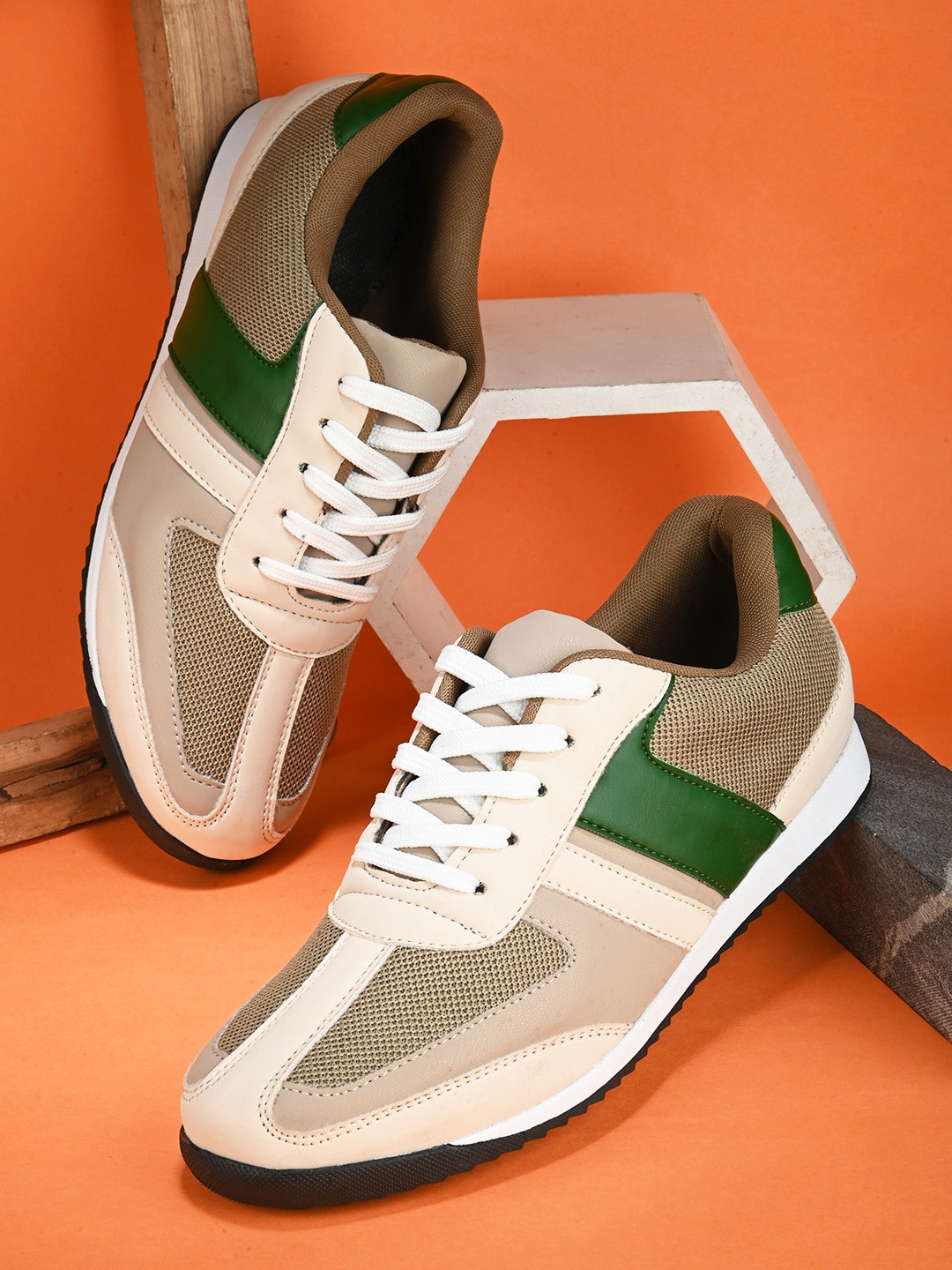 

Mast & Harbour Men Cream-Coloured & Green Textured Contrast Sole Sneakers