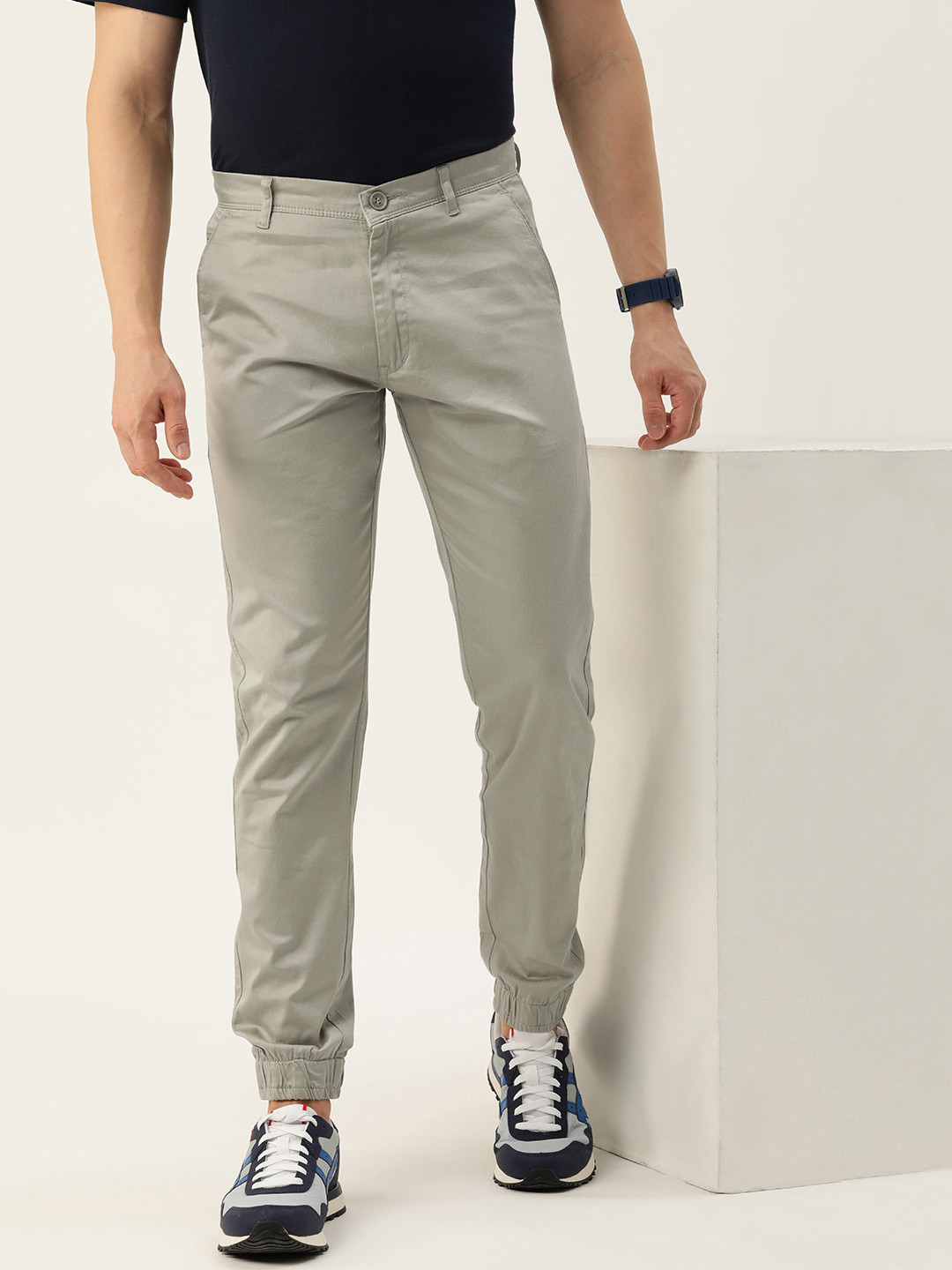 

Harvard Men Solid Regular Fit Joggers, Green
