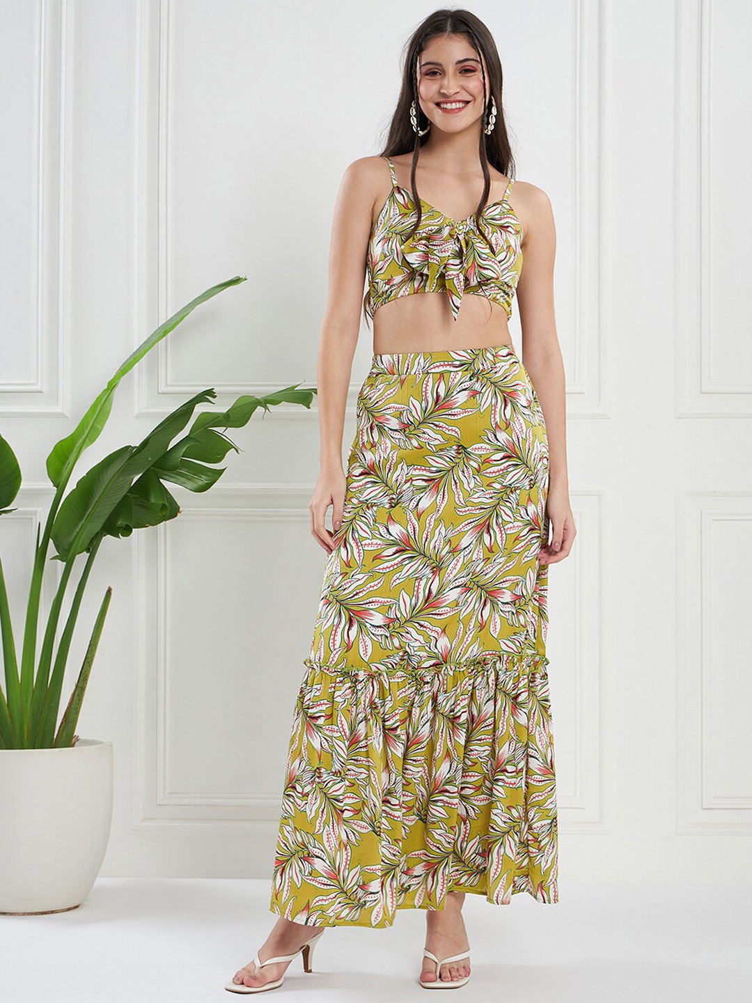 

KASSUALLY Green Floral Printed Front Knotting Top With Long Skirt