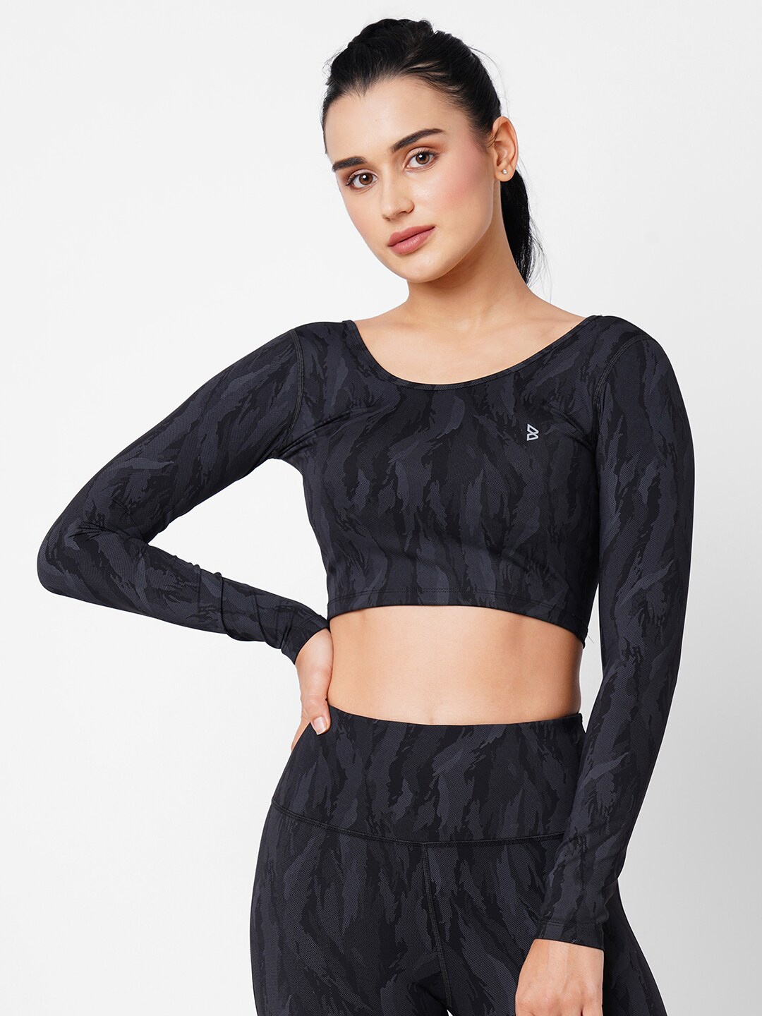 

BODD ACTIVE Abstract Printed Styled Back Crop Top, Black