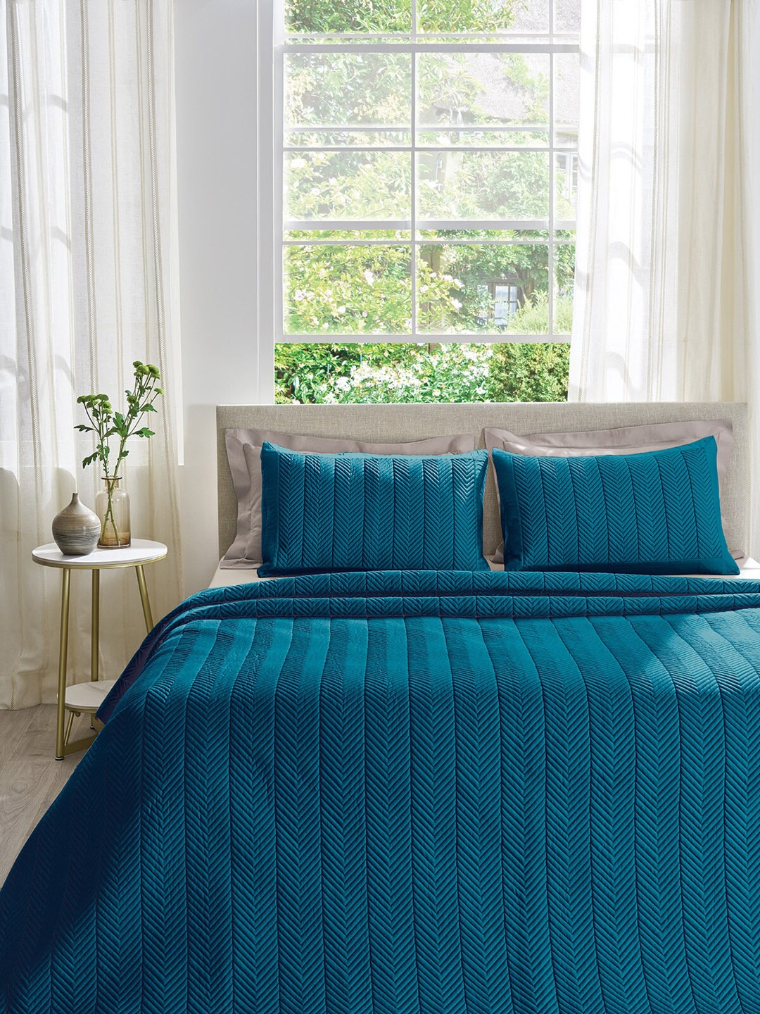 

DDecor Blue Embroidered Cotton 210 TC Double Bed Comforter With 2 Pillow Covers