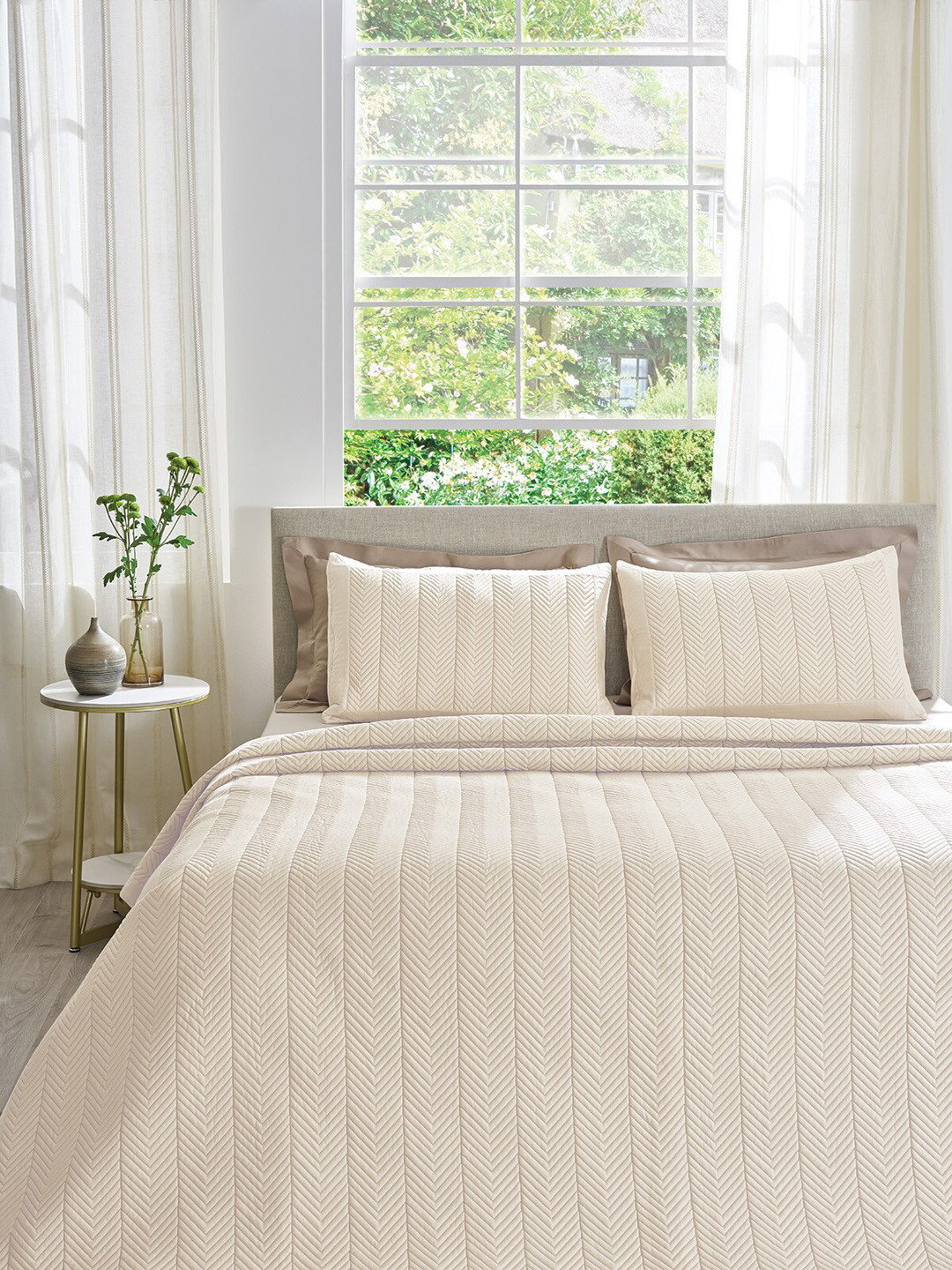 

DDecor Geometric Mild Winter Embroidered Cotton 210 GSM Double Bed Quilt, Off white