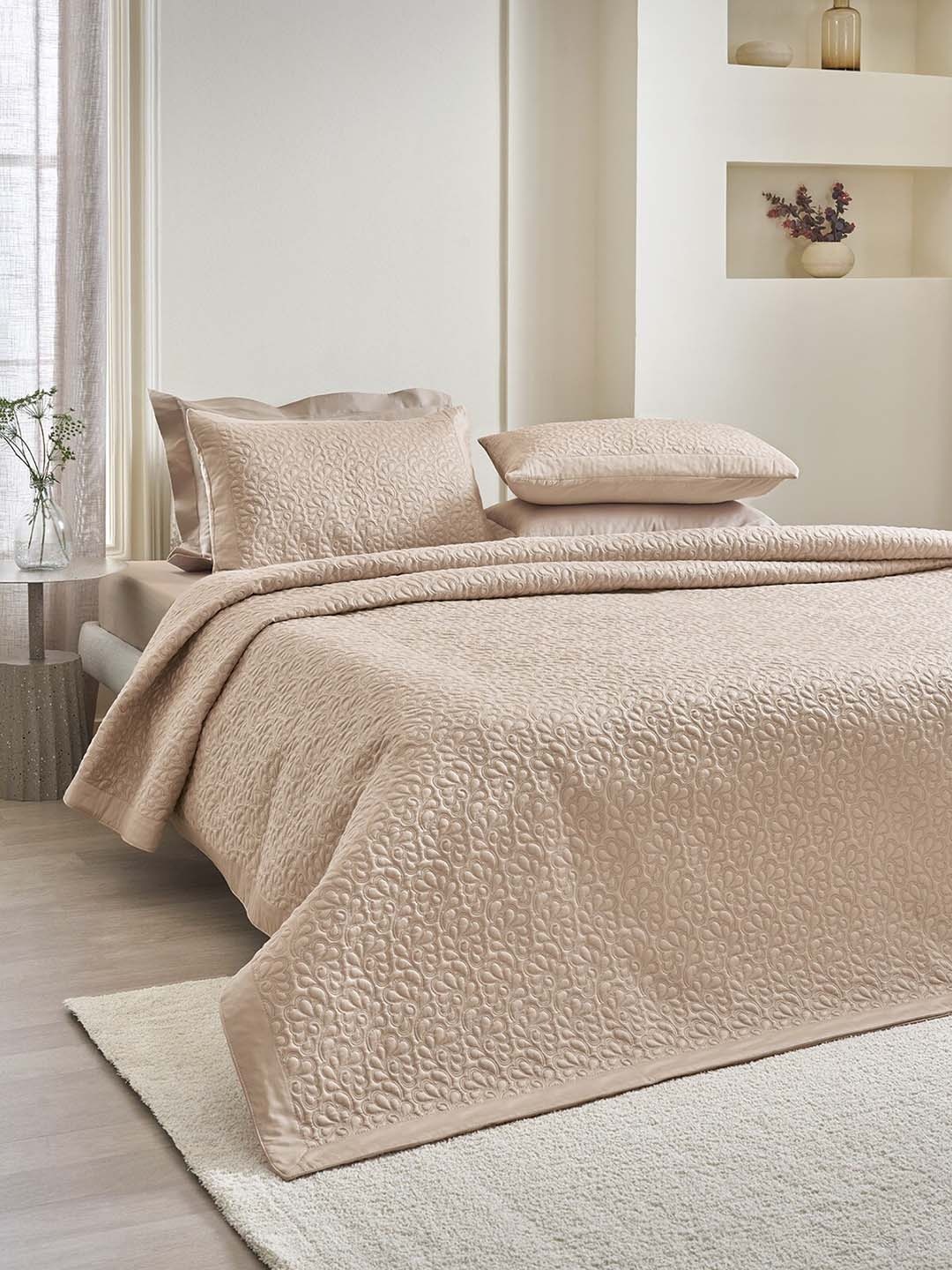 

DDecor Beige Mild Winter Floral Embroidered Cotton 210 GSM Double Bed Quilt