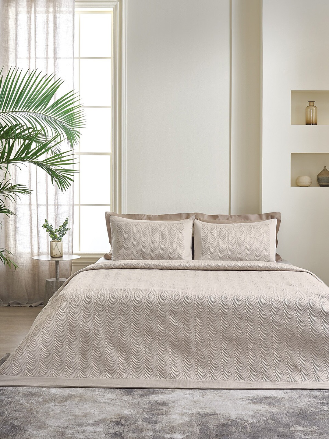 

DDecor Beige Geometric Pure Cotton 210 GSM King Bed Comforter With Pillow Covers