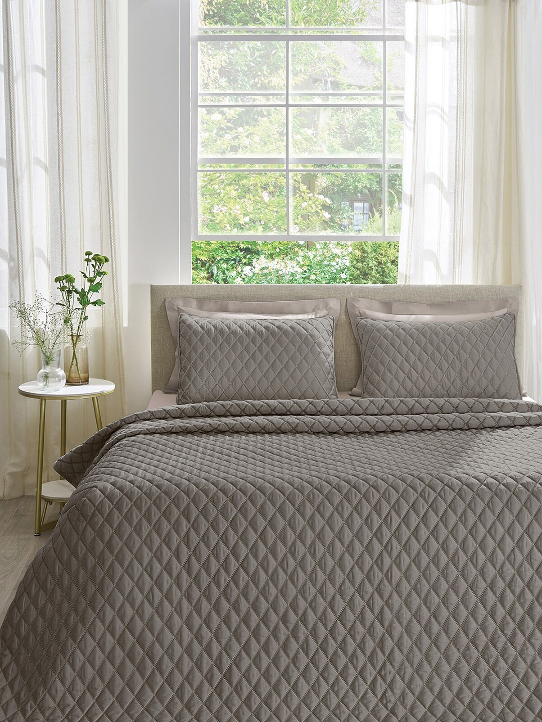 

DDecor Grey Geometric Mild Winter 210 GSM Double Bed Quilt With 2 Pillow Covers