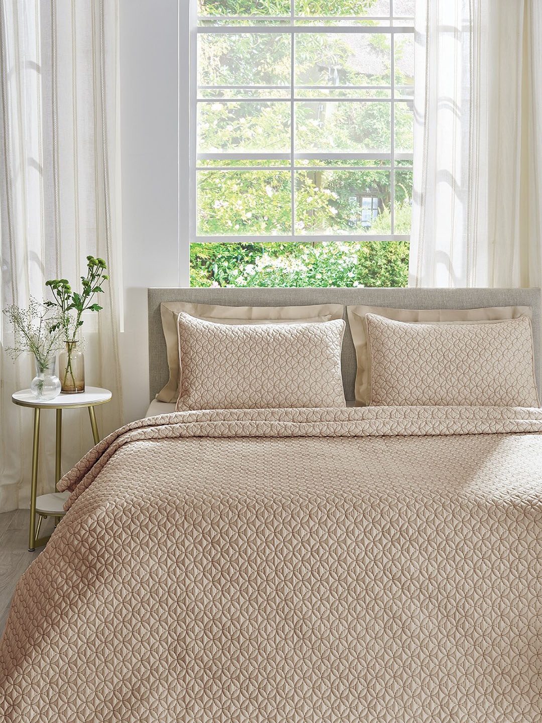 

DDecor Beige Geometric Cotton 210 TC Comforter With 2 Pillow Covers
