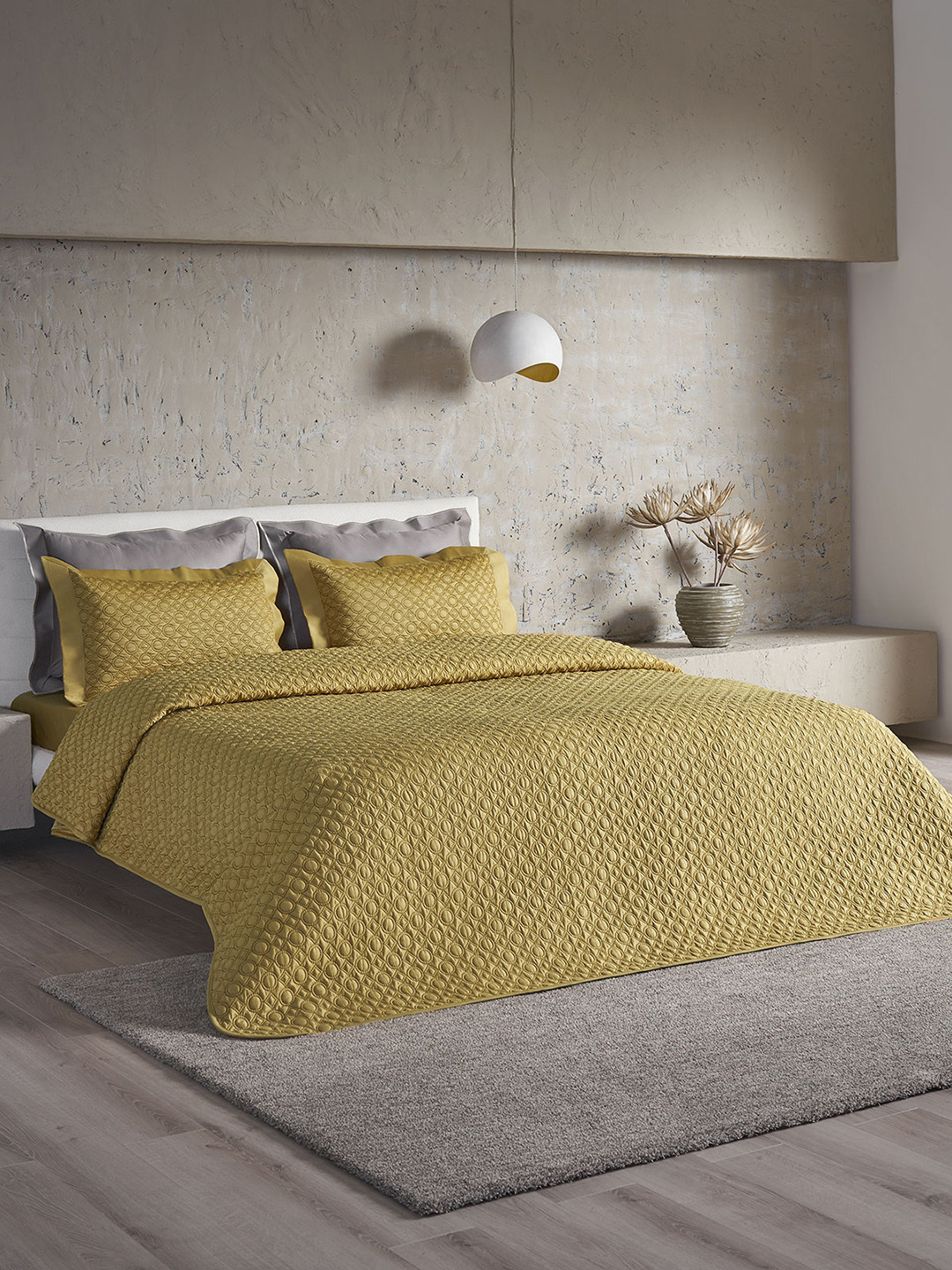 

DDecor Gold Embroidered Cotton 210 TC Comforter With 2 Pillow Covers