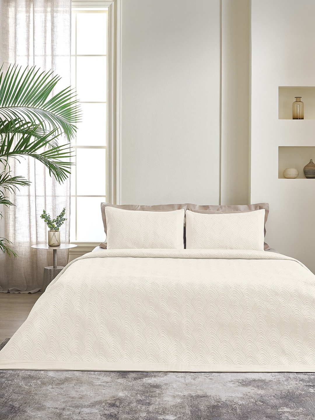 

DDecor White Geometric Pure Cotton 210 GSM King Bed Comforter With Pillow Covers