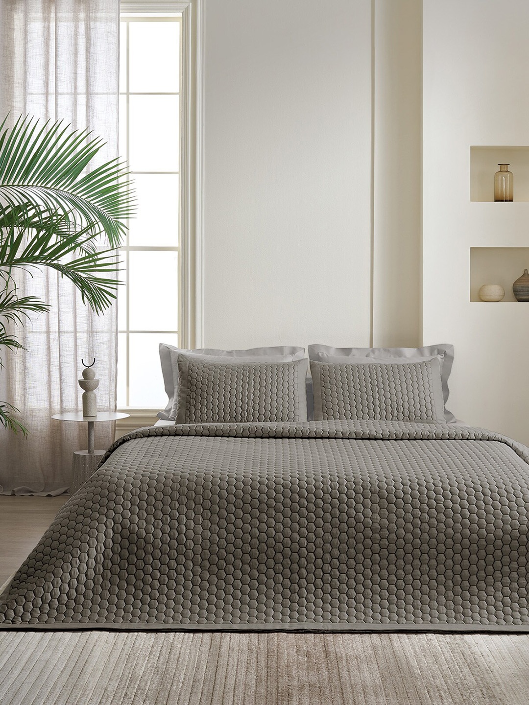 

DDecor Geometric Mild Winter Cotton 210 GSM Double Bed Comforter With 2 Pillow Covers, Grey