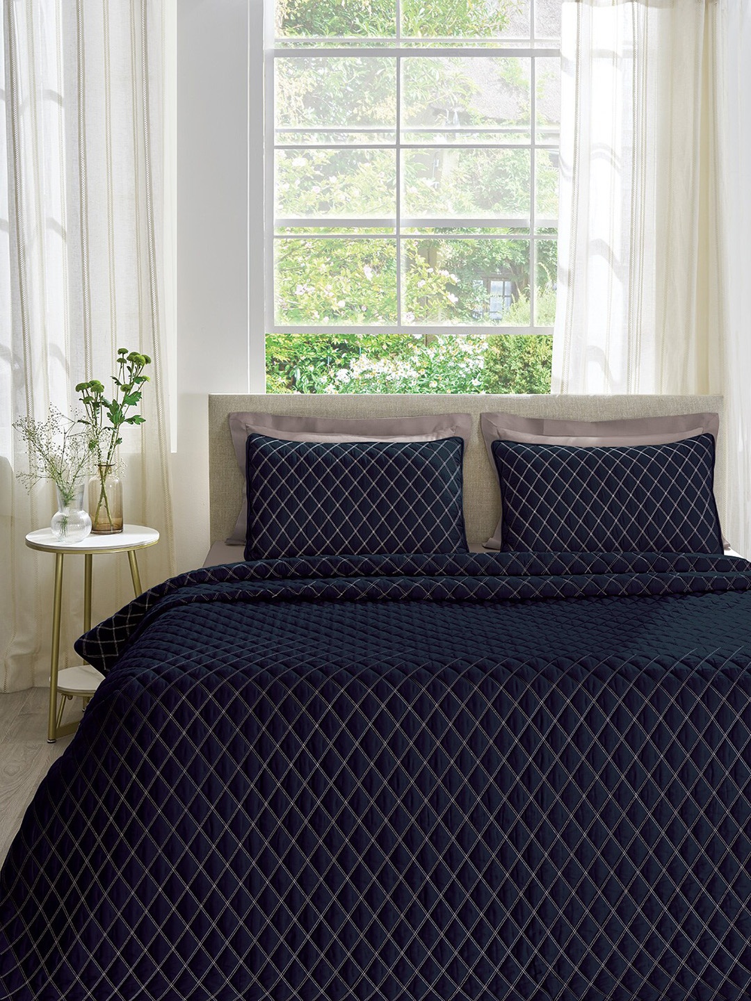

DDecor Black Checked Design Pure Cotton King Bed Covers With Pillow Covers