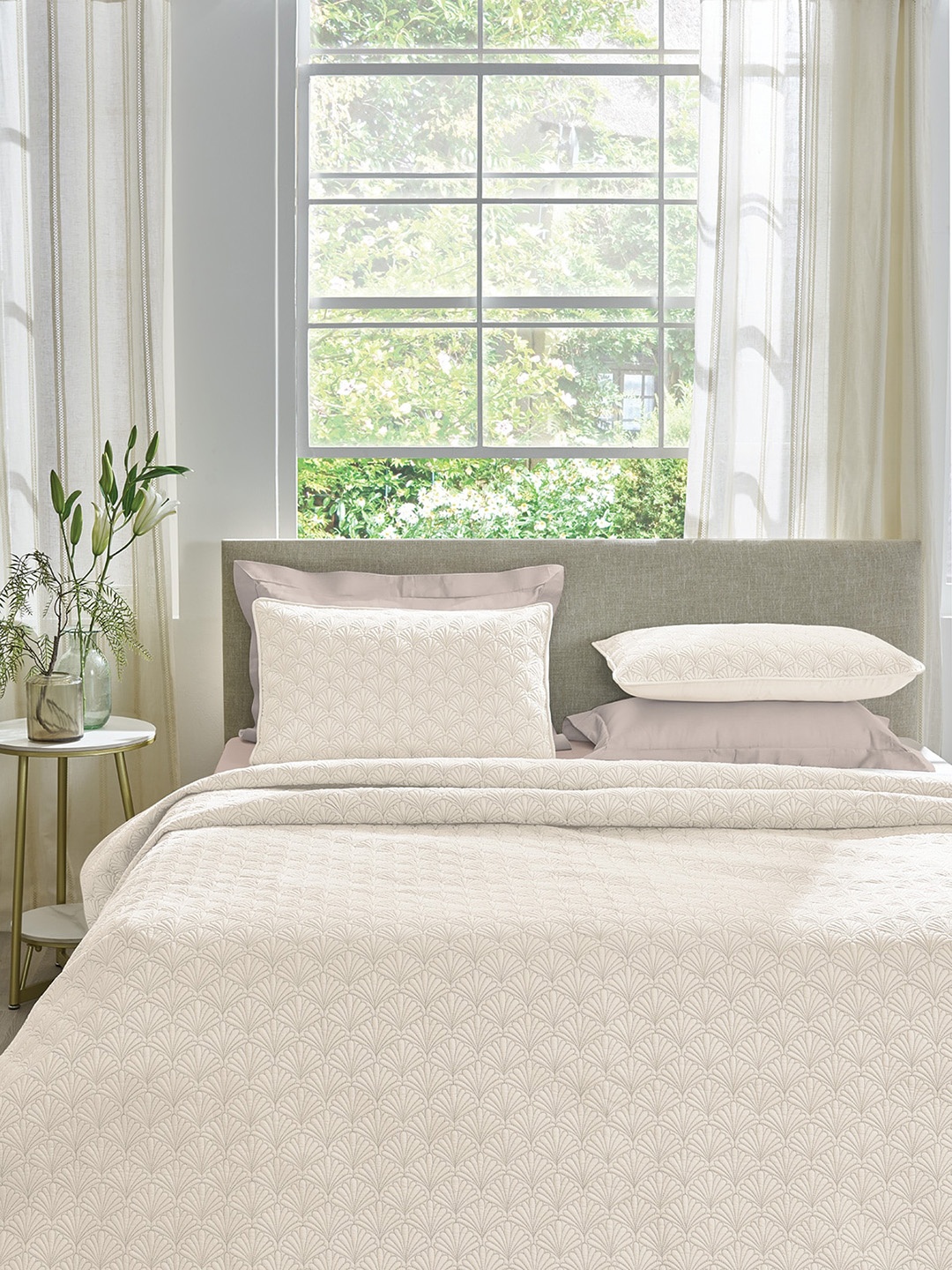 DDecor Off-White Embroidered Cotton 210 TC Double Bed Comforter With 2 Pillow Covers