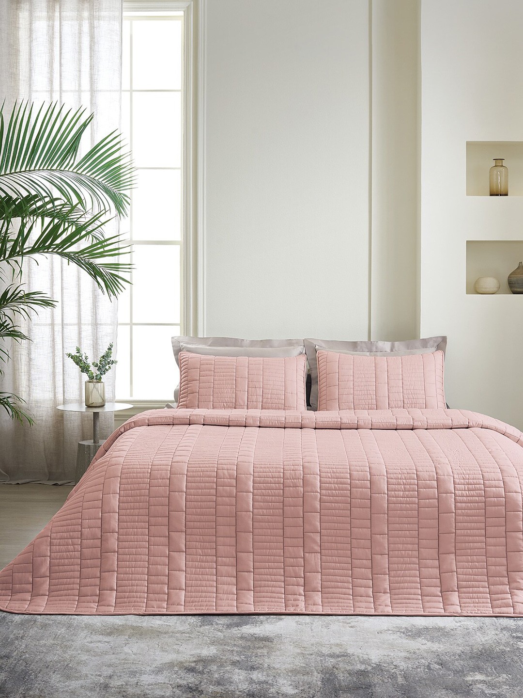 

DDecor Pink Geometric Cotton 210 TC Comforter With 2 Pillow Covers