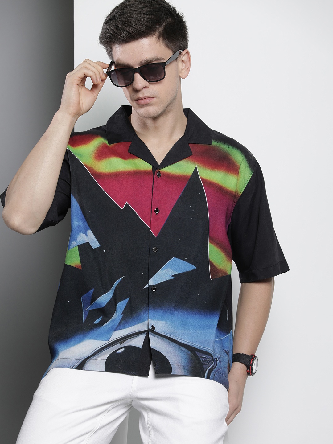 

The Indian Garage Co Men Oversized Abstract Printed Resortwear Shirt, Black