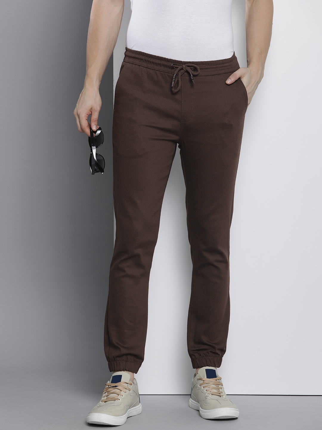

The Indian Garage Co Men Slim Fit Joggers, Brown