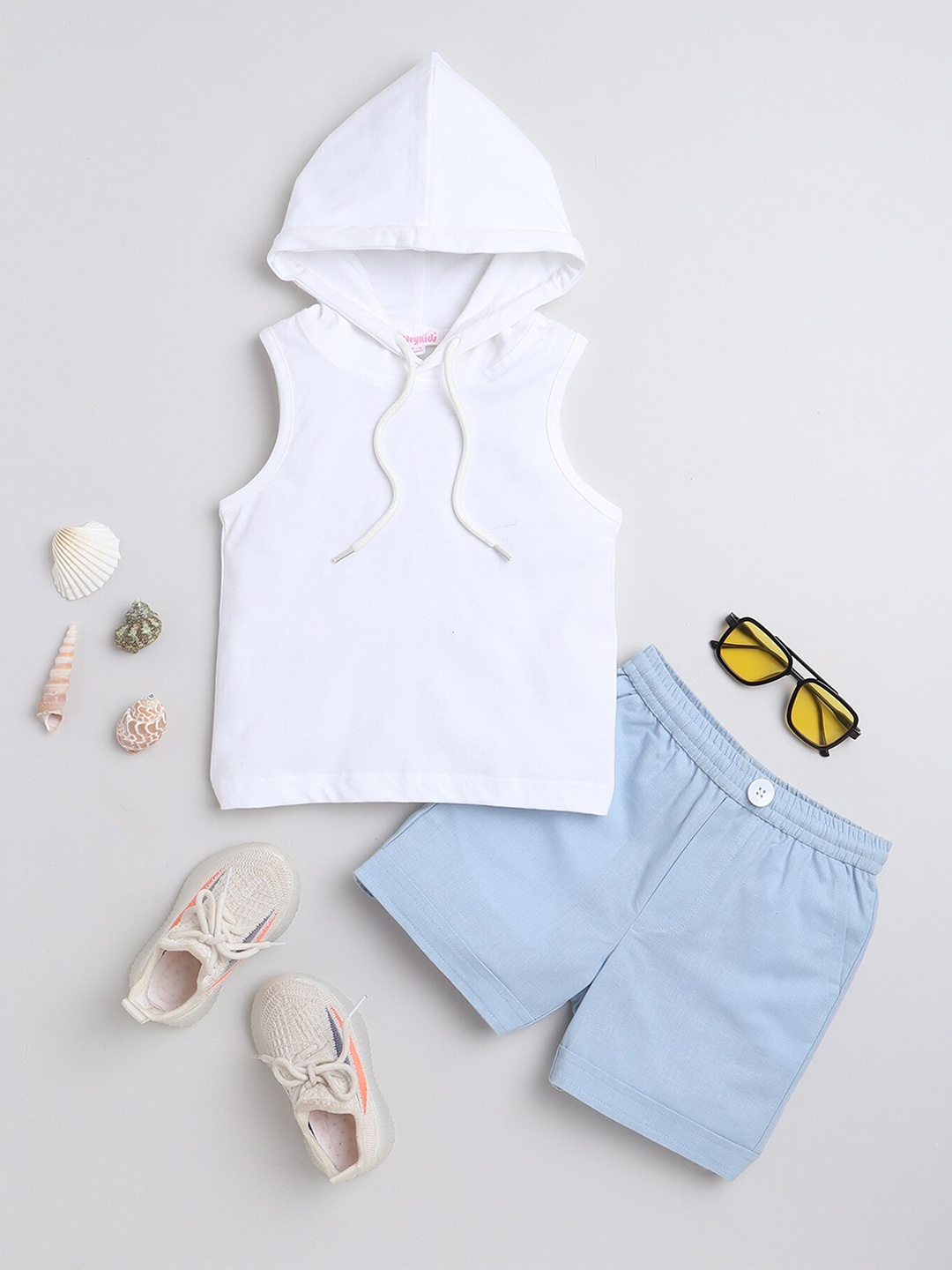 

taffykids Boys Hood Pure Cotton Top With Shorts, White