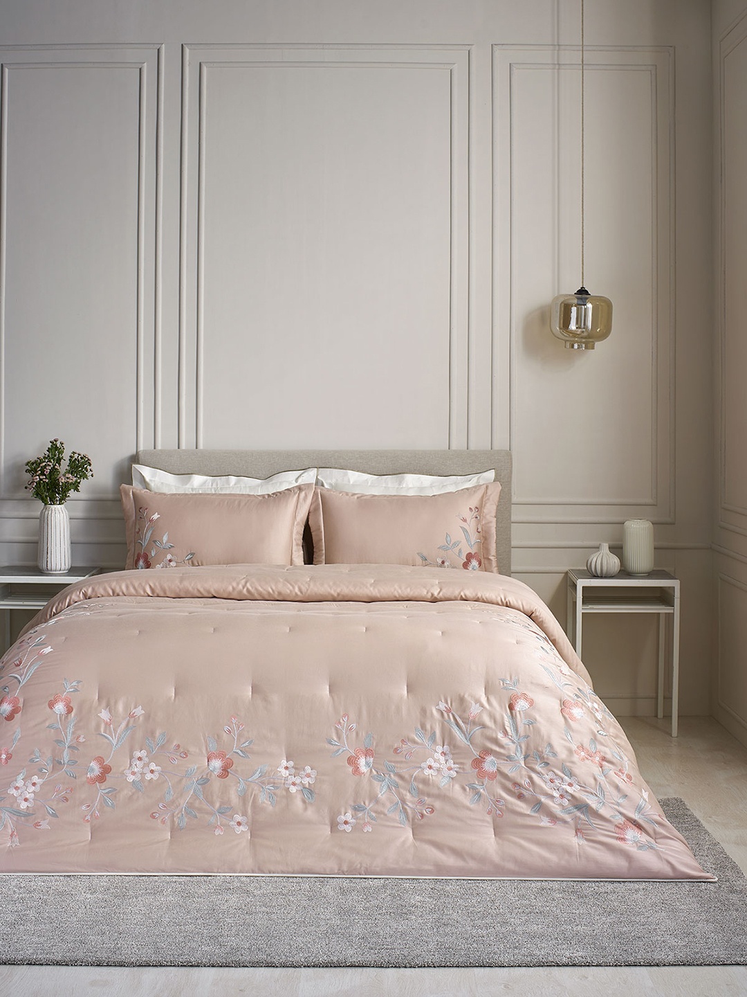 

DDecor Treasure Rose Pink Printed Cotton 210 TC Double Bed Comforter With 2 Pillow Covers
