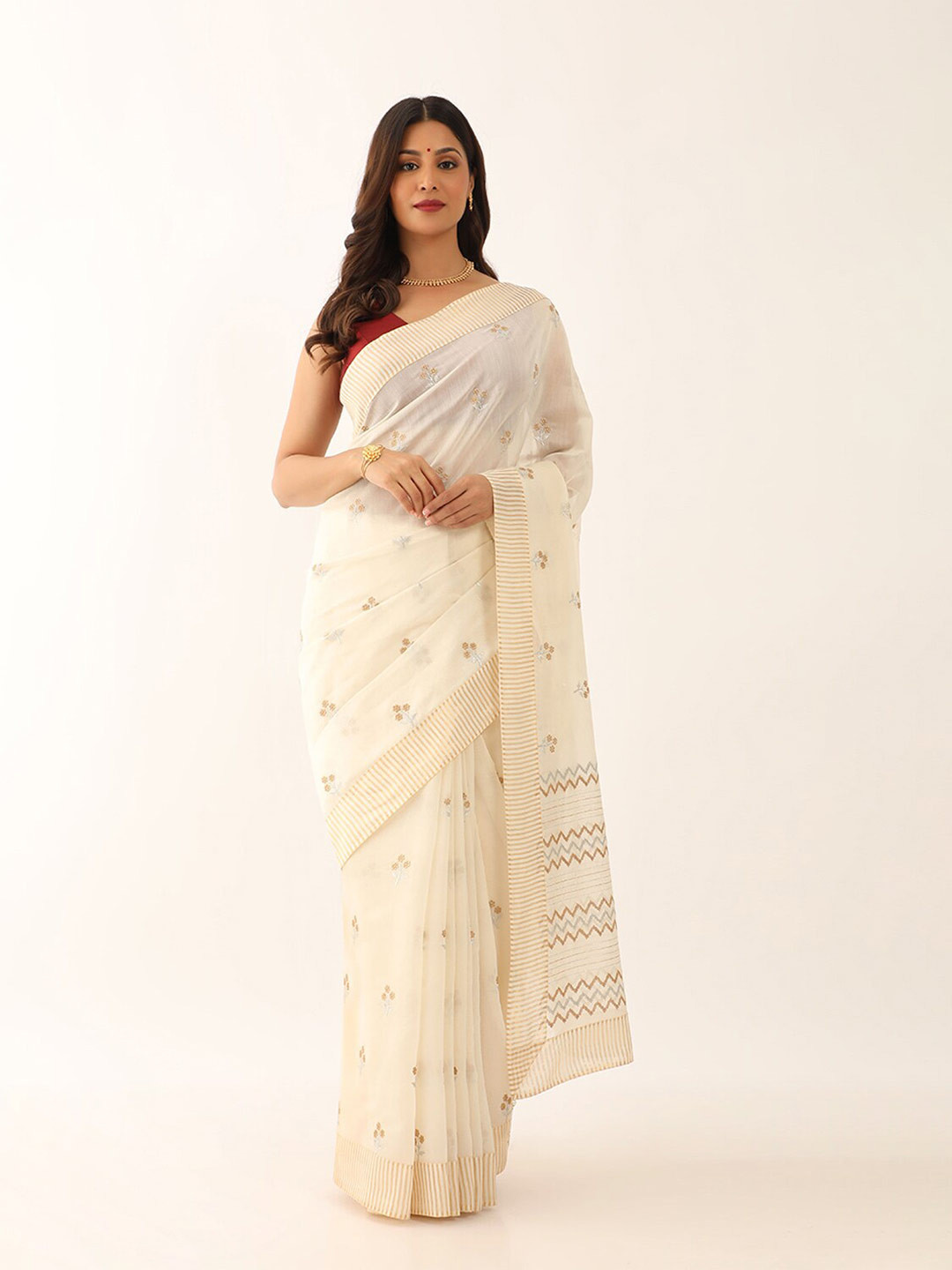 

Taneira Floral Zari Silk Cotton Embroidery Saree, Off white