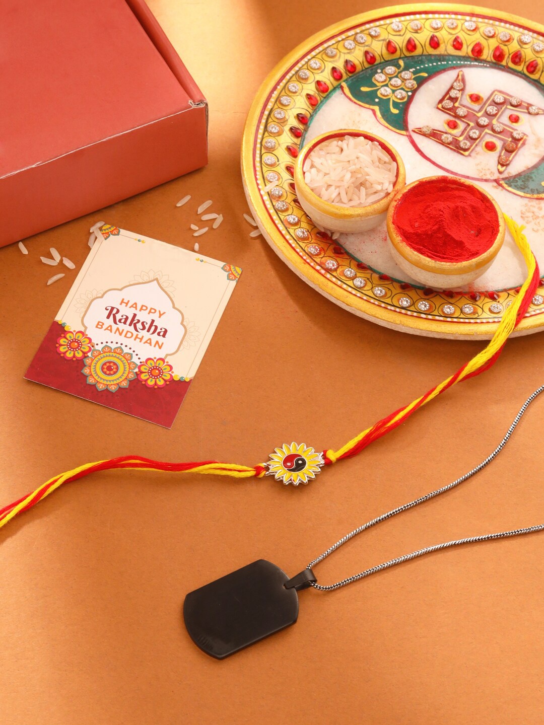 

Natures Buggy Men Enamel Bhai Rakhi 's With Roli Chawal & Pendant Chain, Gold