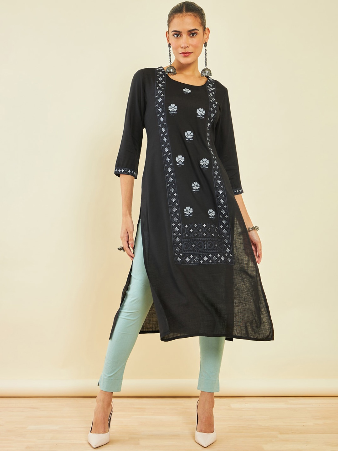 

Soch Black Floral Embroidered Round Neck Thread Work Regular Kurta