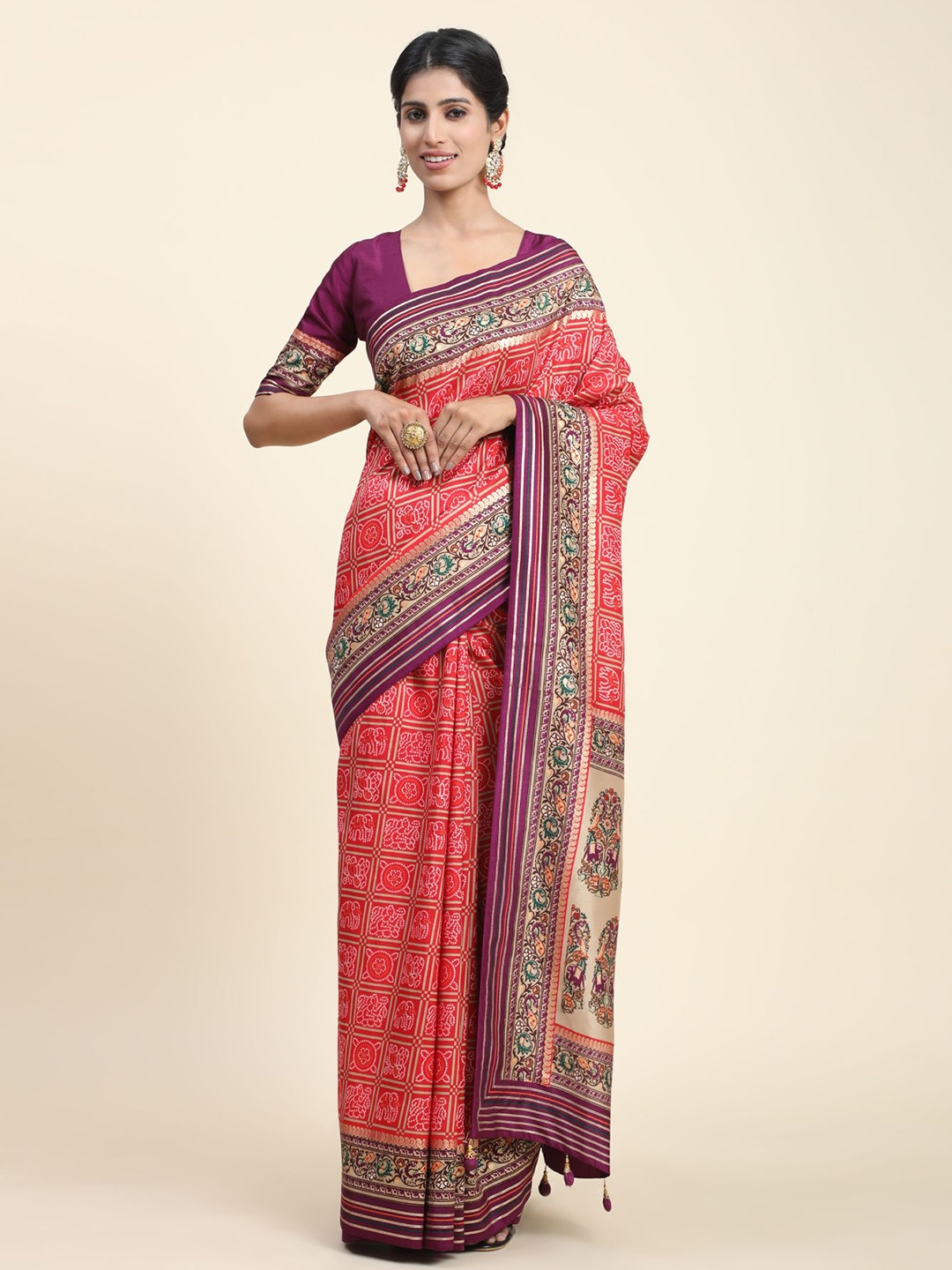 

Phenav Bandhani Silk Blend Saree, Red