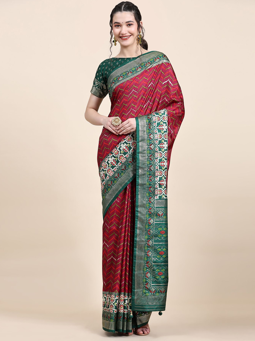 

Phenav Geometric Printe Zari Saree, Red