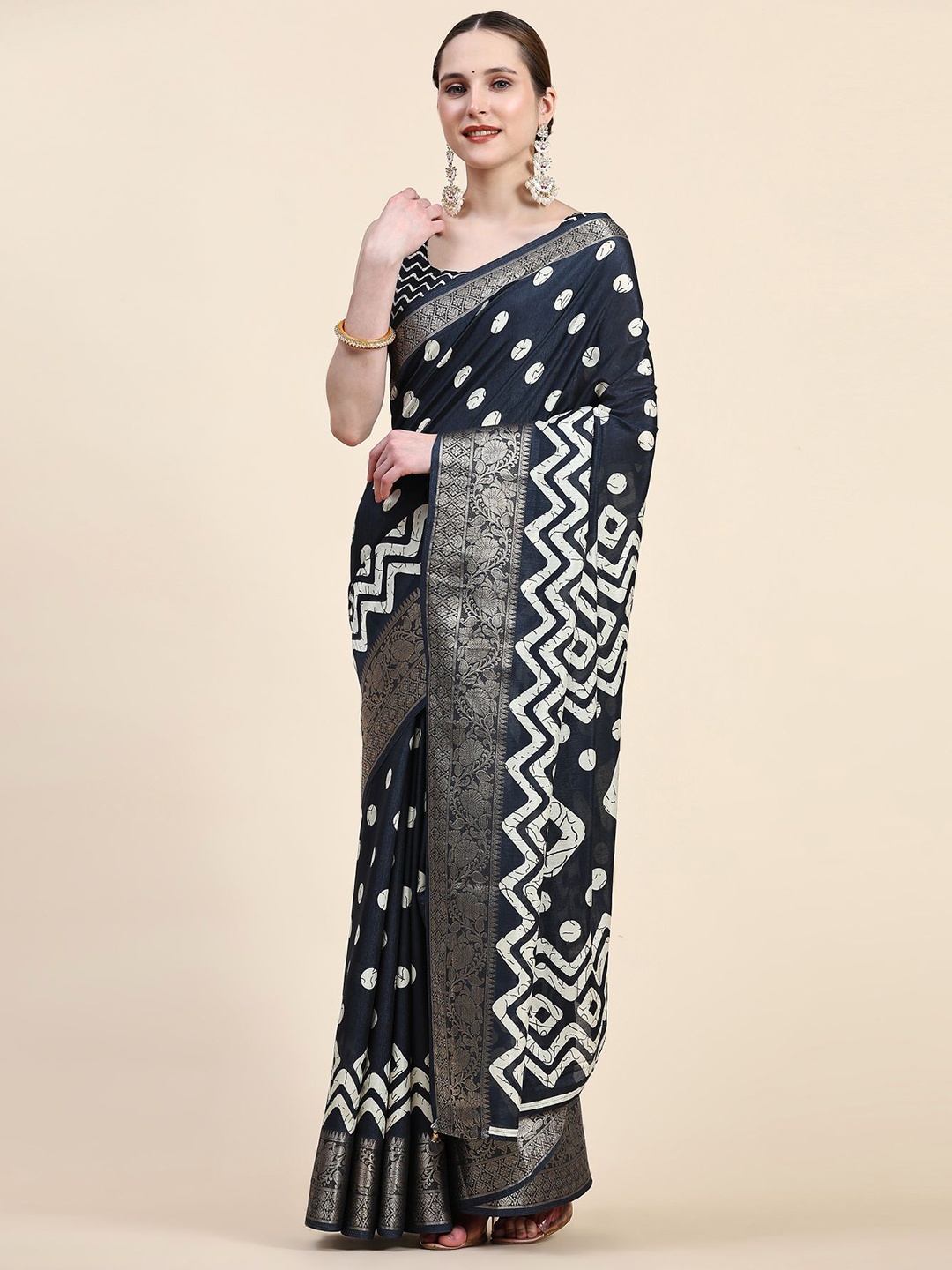 

Phenav Polka Dot Printed Zari Saree, Black