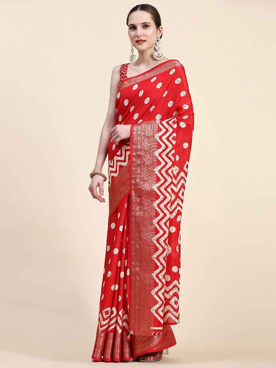 

Phenav Polka Dots Zari Silk Blend Saree, Red