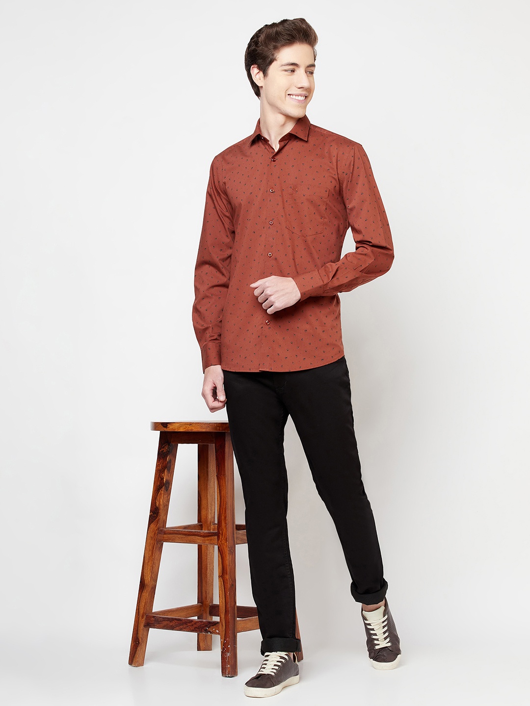 

Crimsoune Club Slim Fit Micro Ditsy Printed Spread Collar Casual Shirt, Brown
