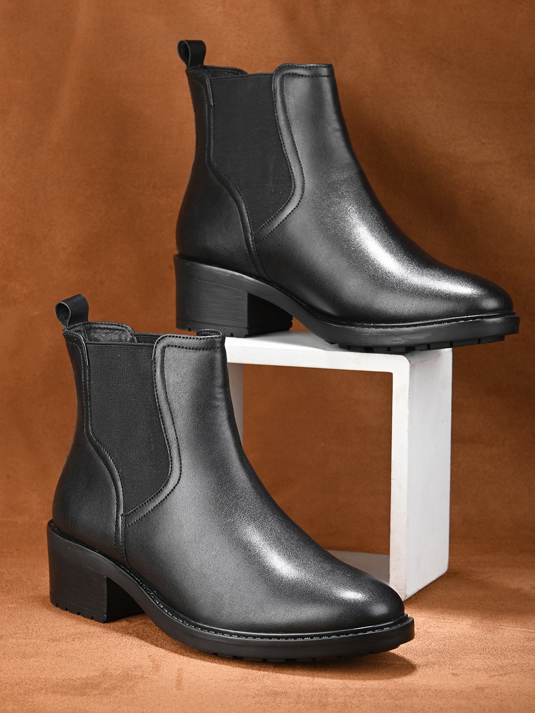 

The Roadster Lifestyle Co. Women Black Mid Top Block Heel Chelsea Boots