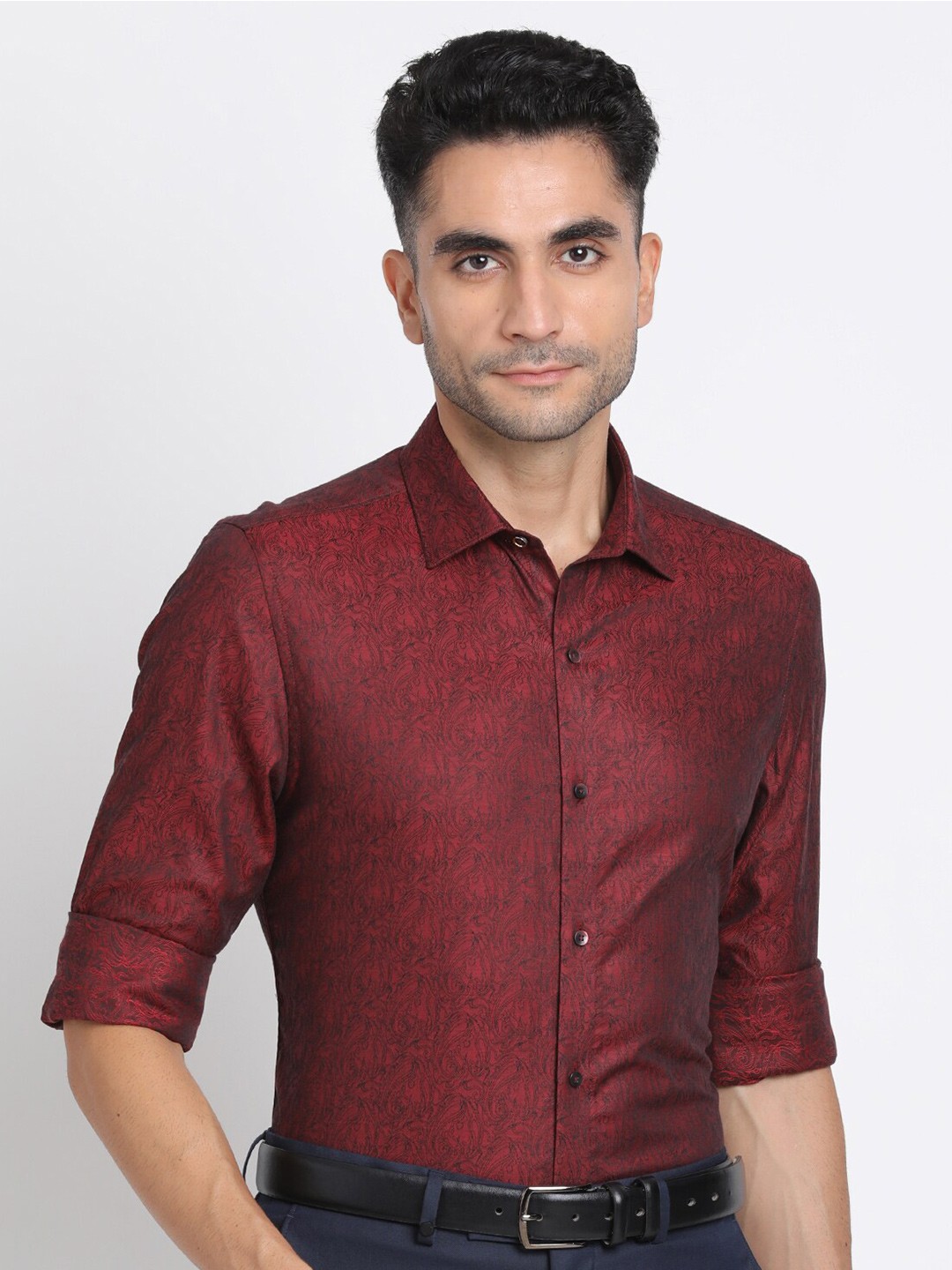 

Turtle Men Premium Floral Printed Slim Fit Spread Collar Pure Cotton Party Shirt, Maroon