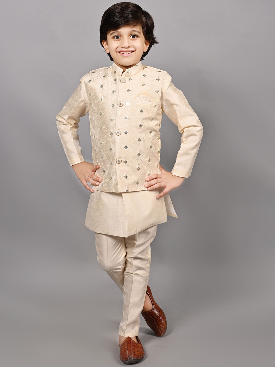 

ahhaaaa Self-Design Sherwani Set, Cream