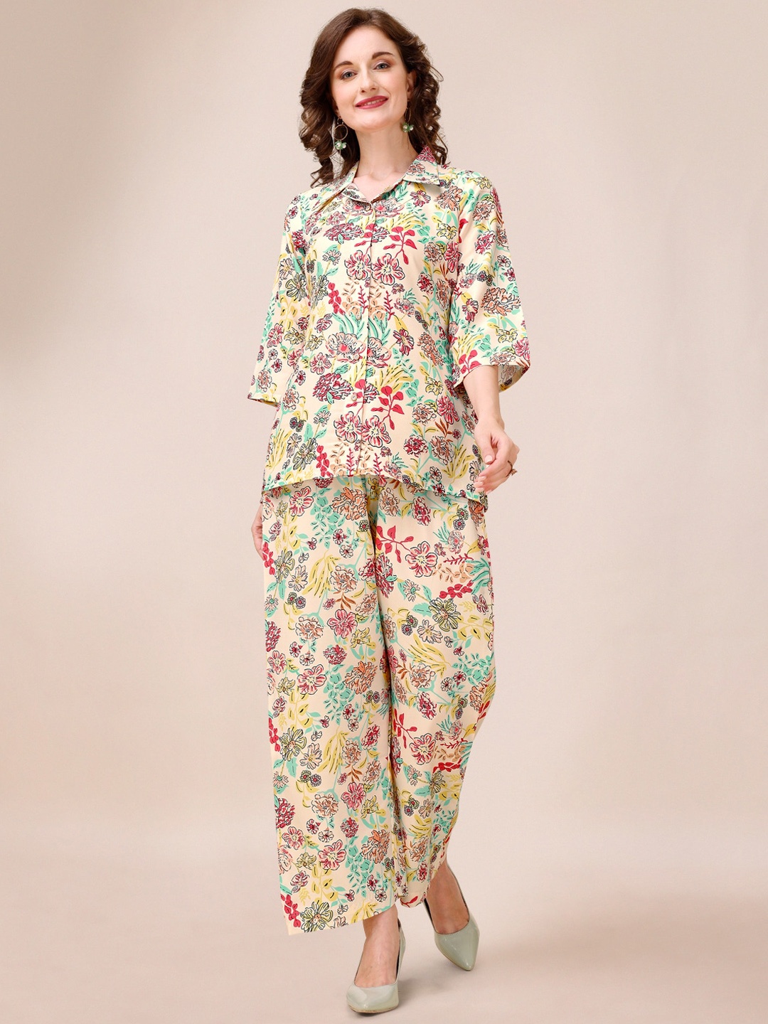 

JATRIQQ Floral Printed Top With Trousers, Beige