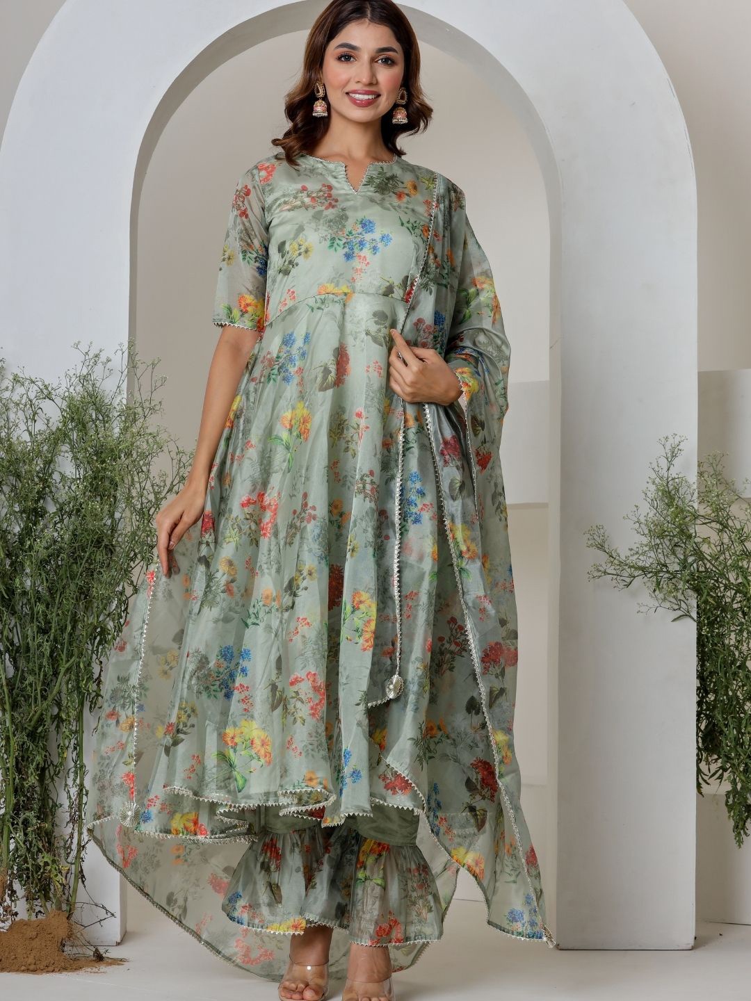 

HOUSE OF JAMOTI Round Neck Floral Printed Gotta Patti Kurta & Trousers With Dupatta, Green