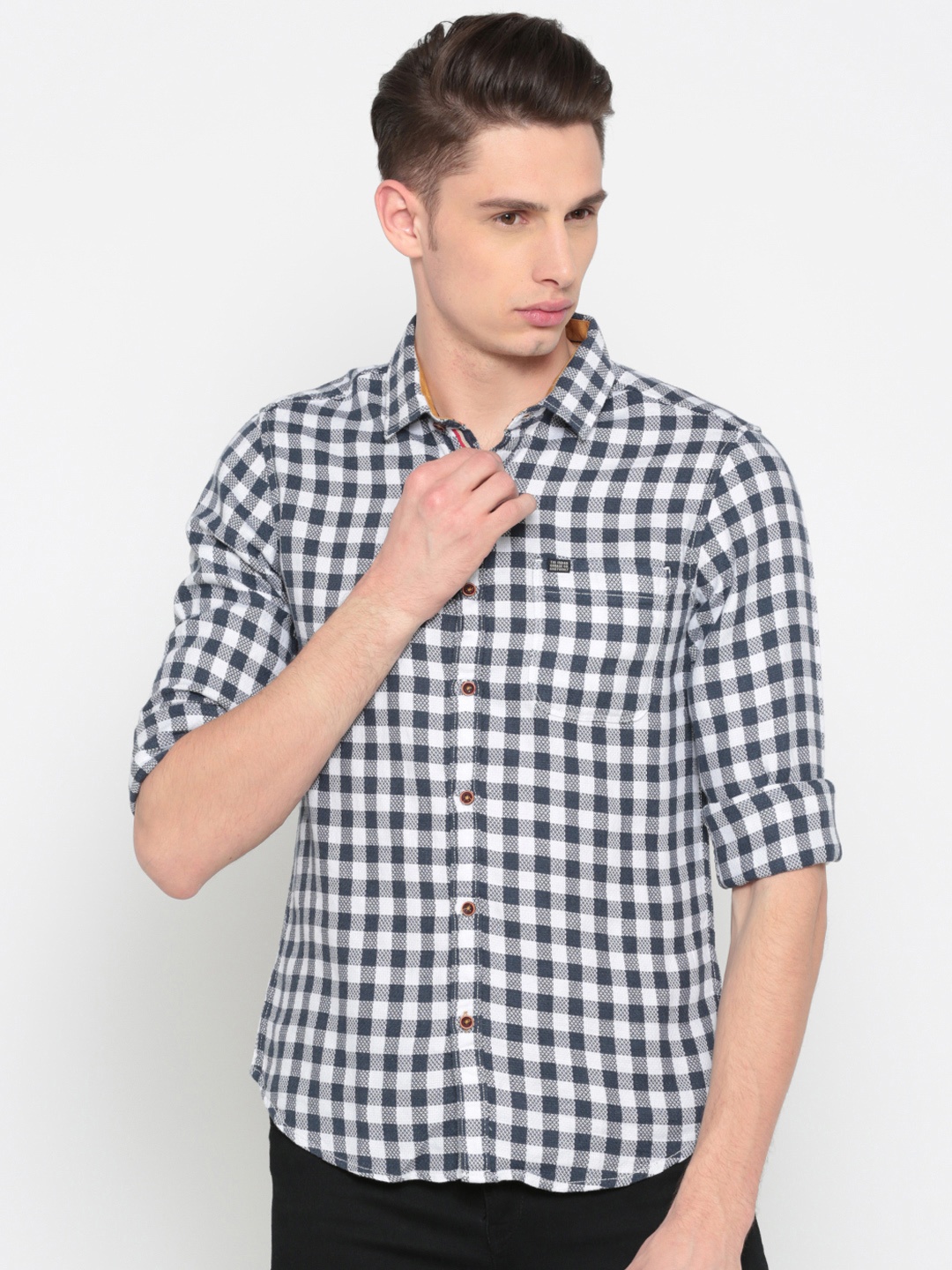 

The Indian Garage Co Men Blue & White Slim Fit Checked Casual Shirt