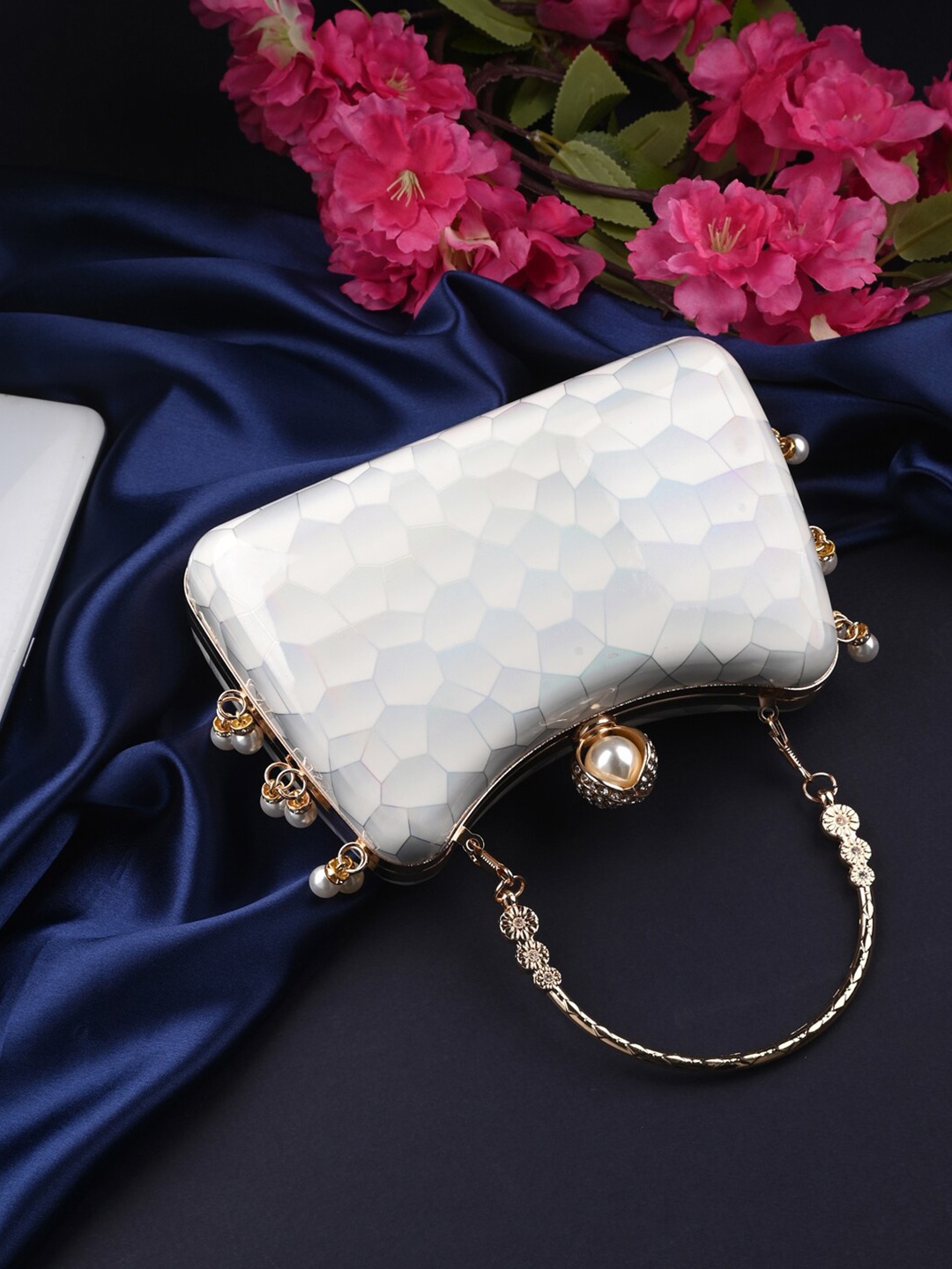 

Toobacraft Embellished Pebble Side Pearl With Handle, White