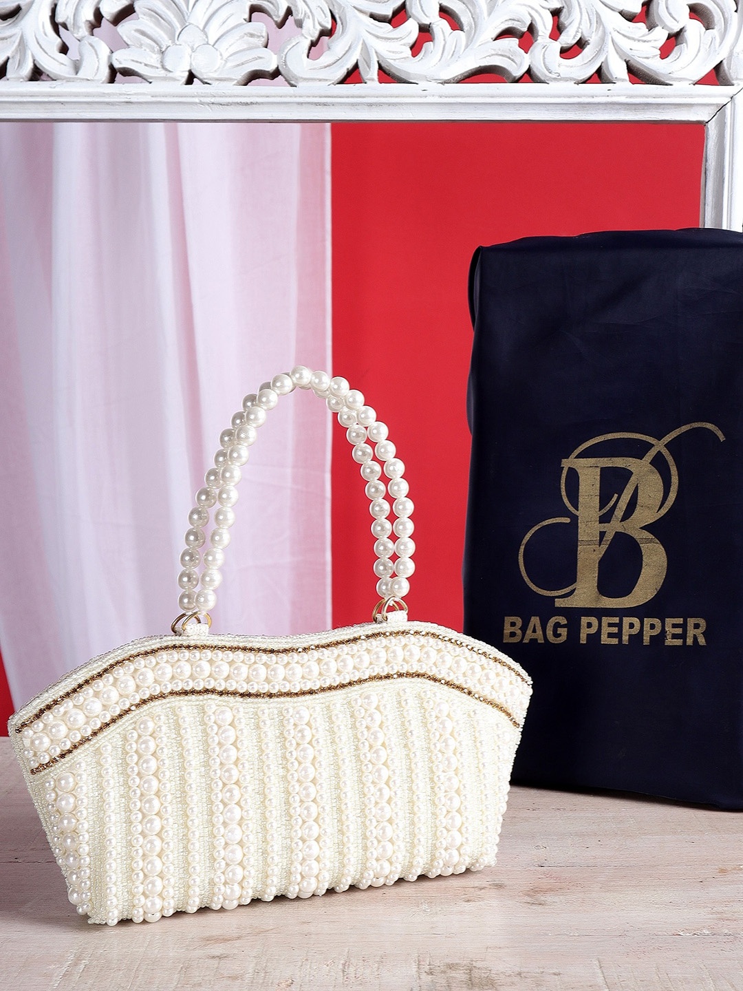 Bag Pepper Pearls Embellished Handheld Bag, White