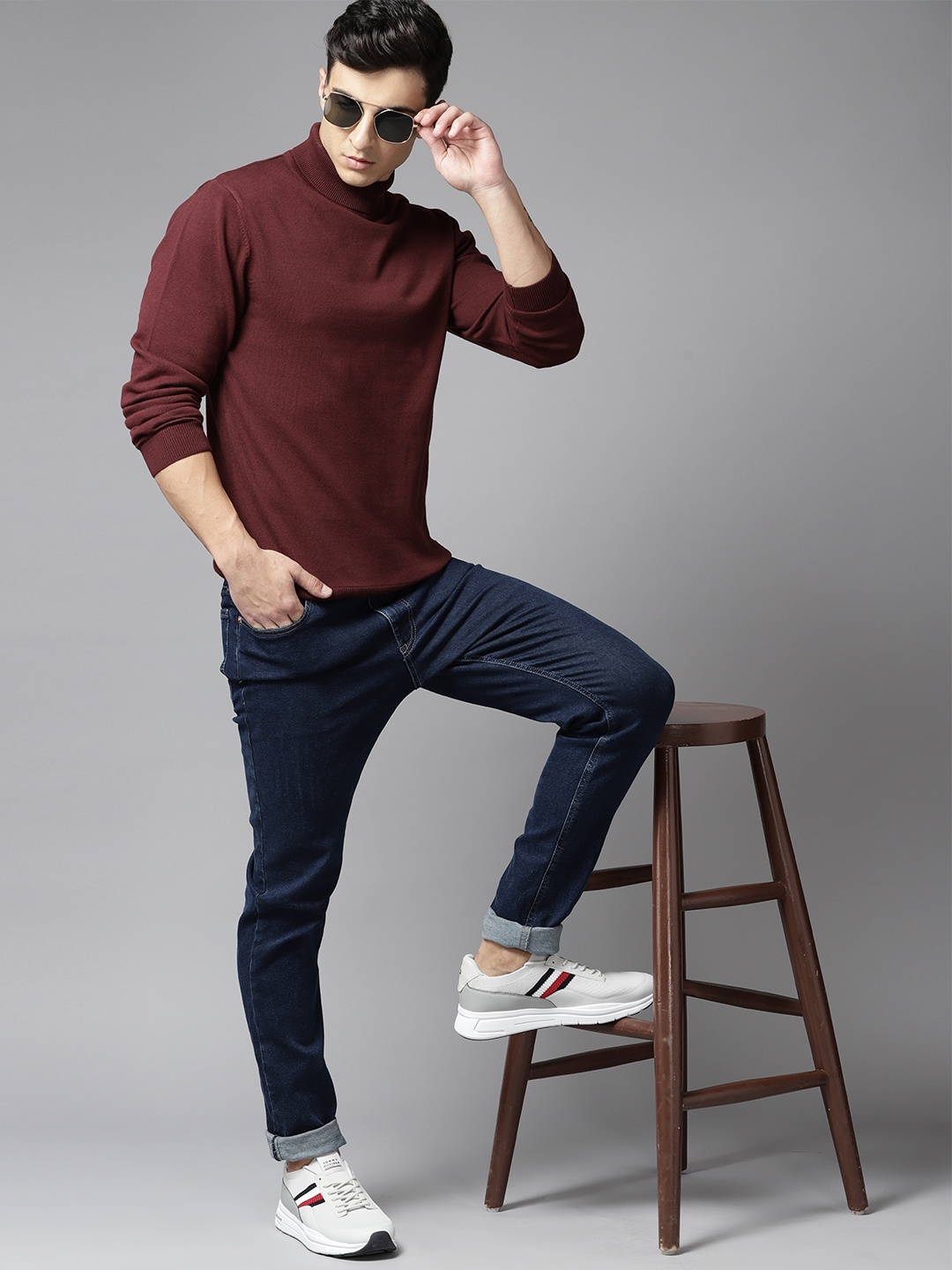 

Roadster Men Solid Pullover Sweatshirt, Maroon