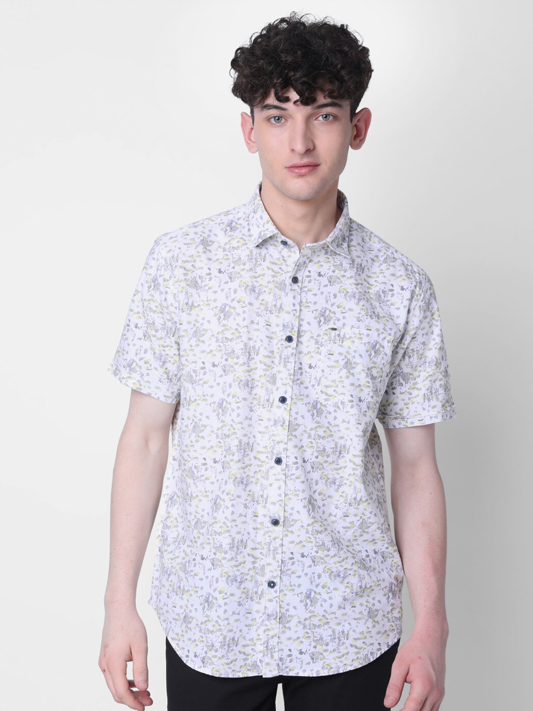 

MOZZO Classic Abstract Printed Slim Fit Cotton Casual Shirt, White