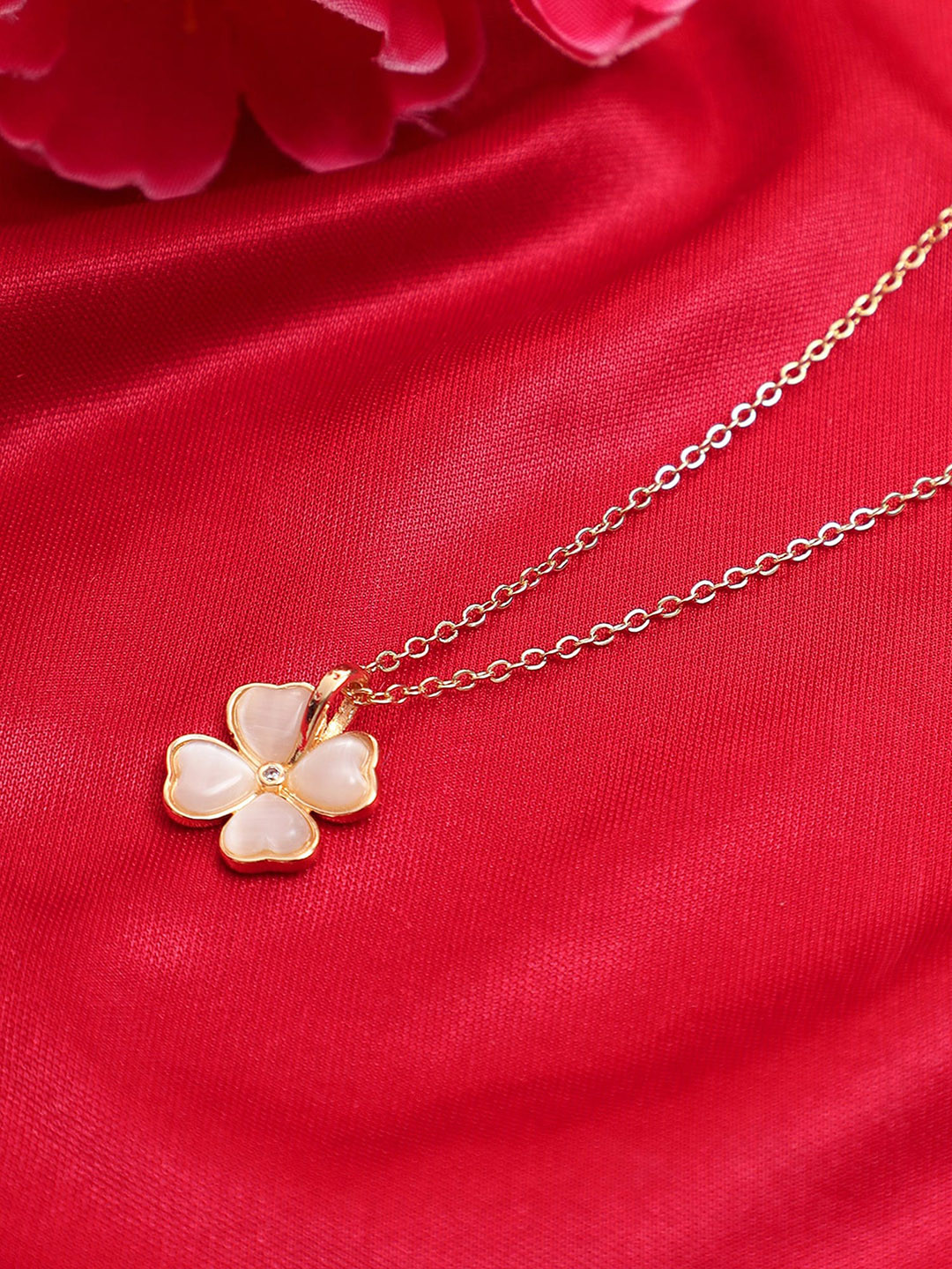 

Mali Fionna Gold-Plated Pendant With Chain